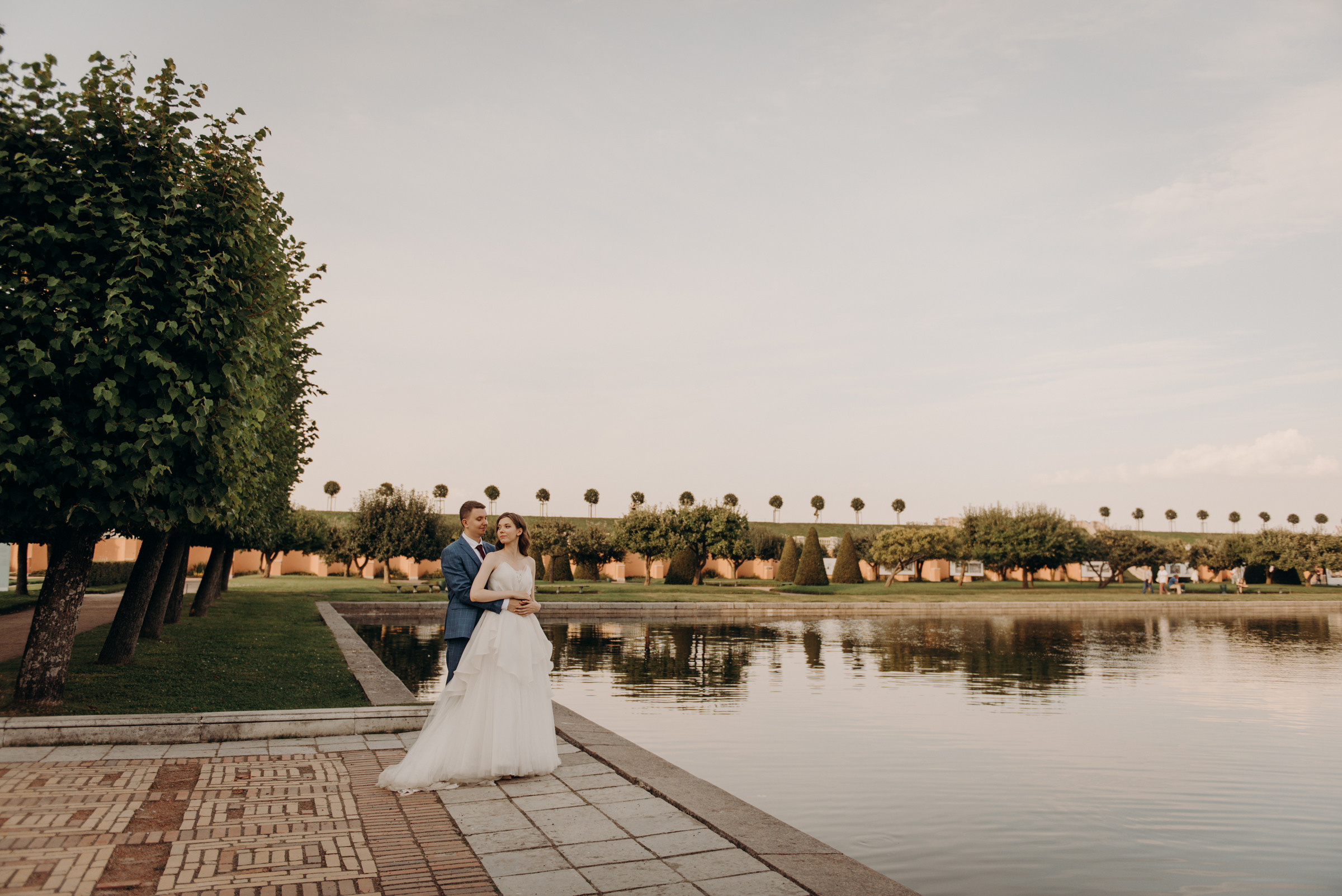 свадебная фотосессия в Петергофе, фотограф на свадьбу в Петергофе
