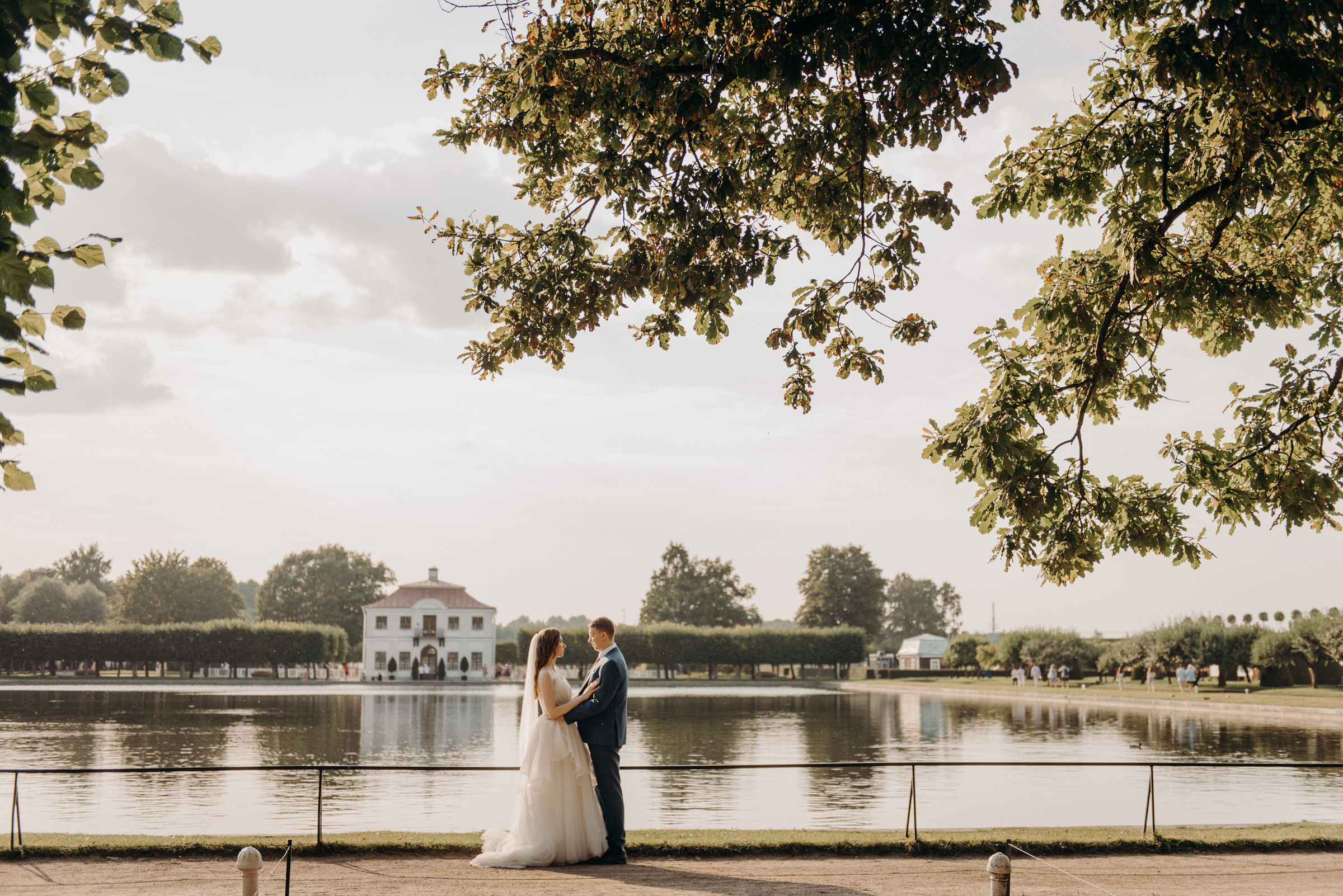 свадебная фотосессия в Петергофе, фотограф на свадьбу в Петергофе