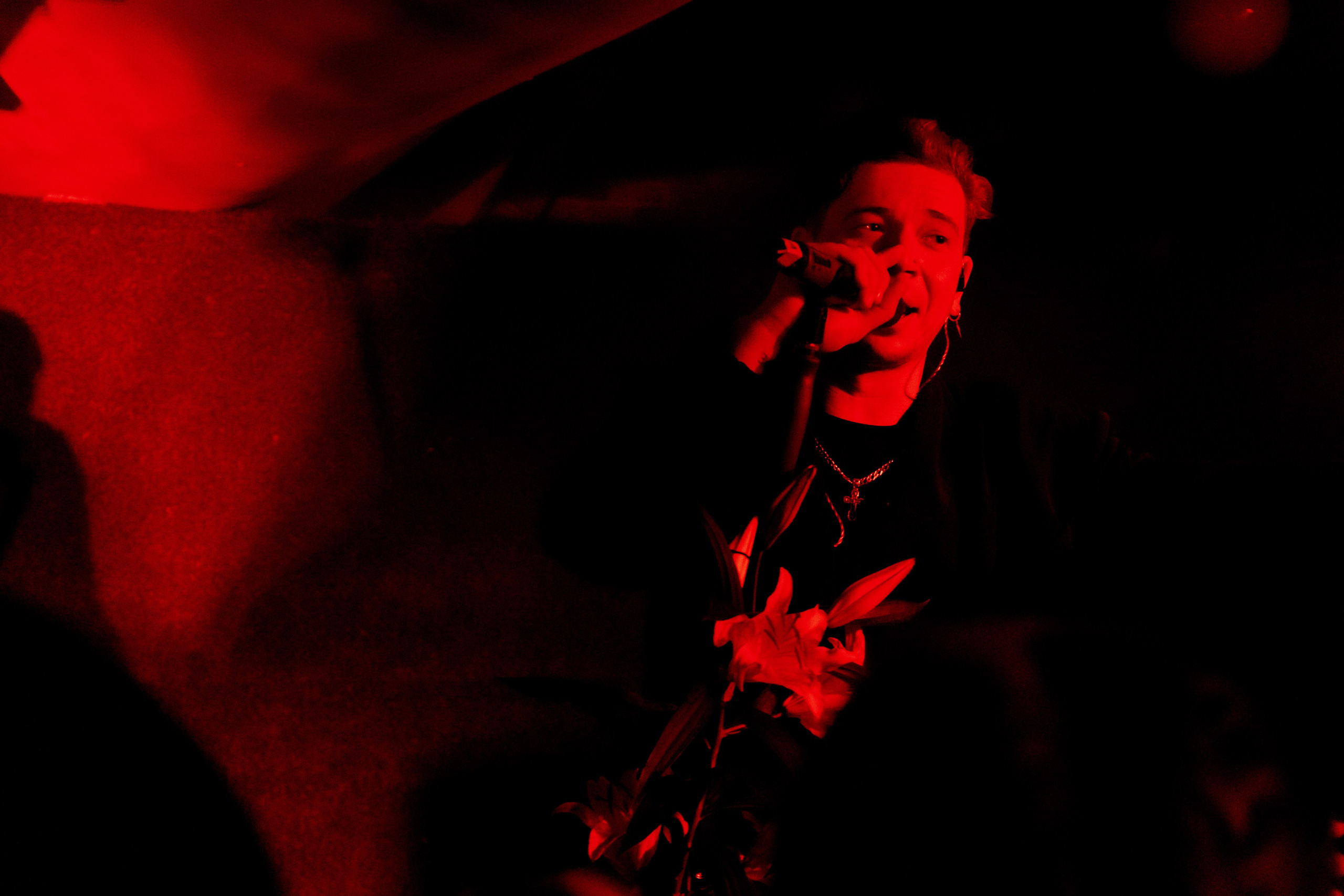 Playingtheangel. Уфа. Маленький зал, красный свет, мощный звук. Фотограф Гильмутдинов Руслан