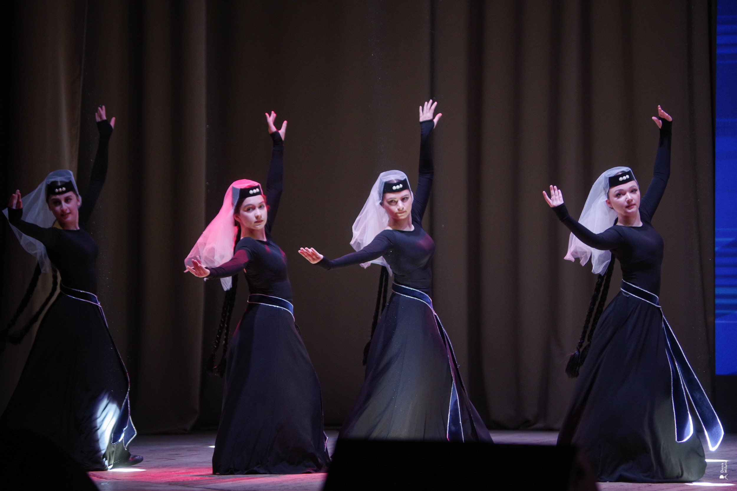 Танцы в Хоби. Портретный фотограф Денис Милютин