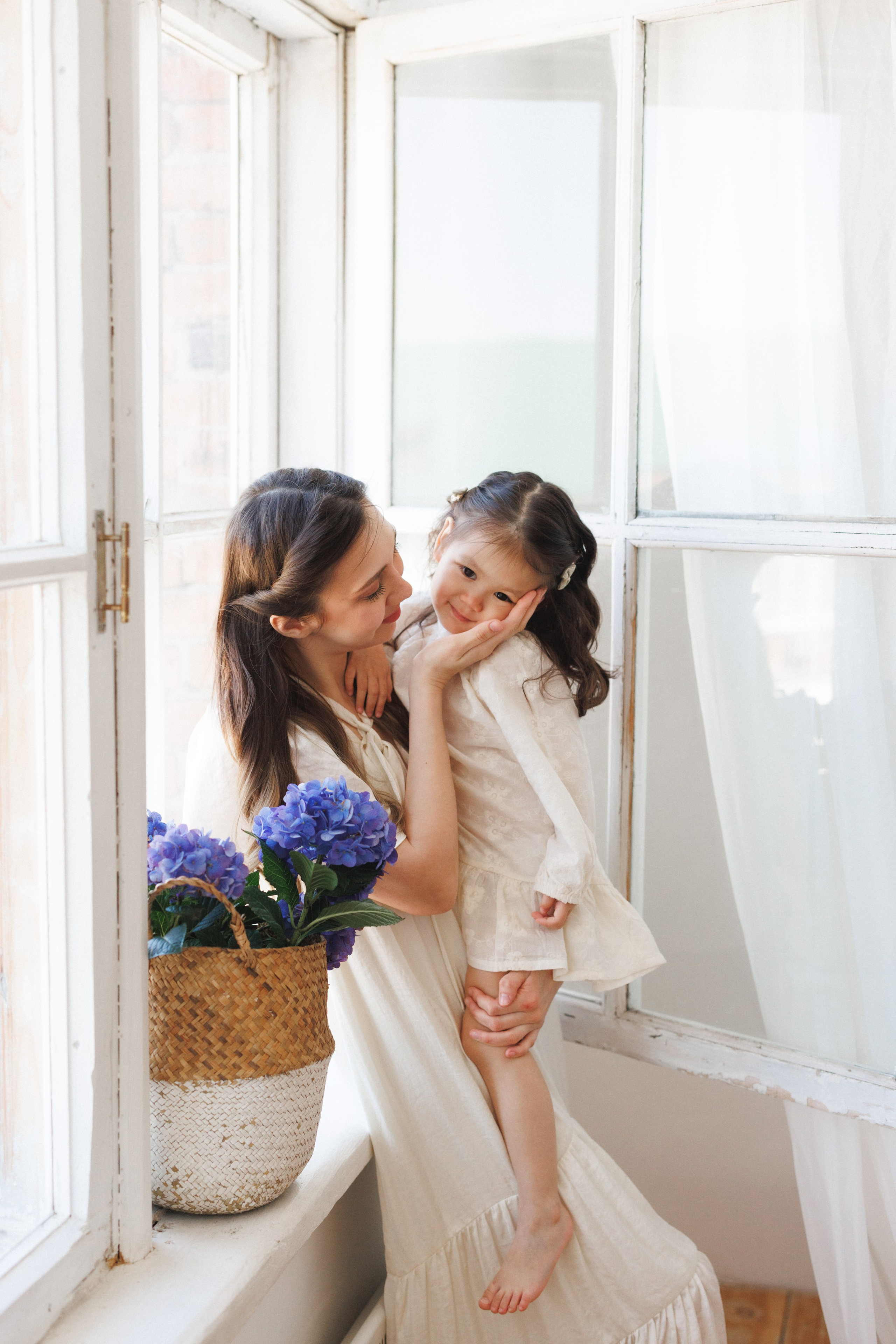 Фотосессия с живыми цветами Гортензии в фотостудии Space JOBS, город Краснодар. Семейный и детский фотограф в Краснодаре Анна Трашкова