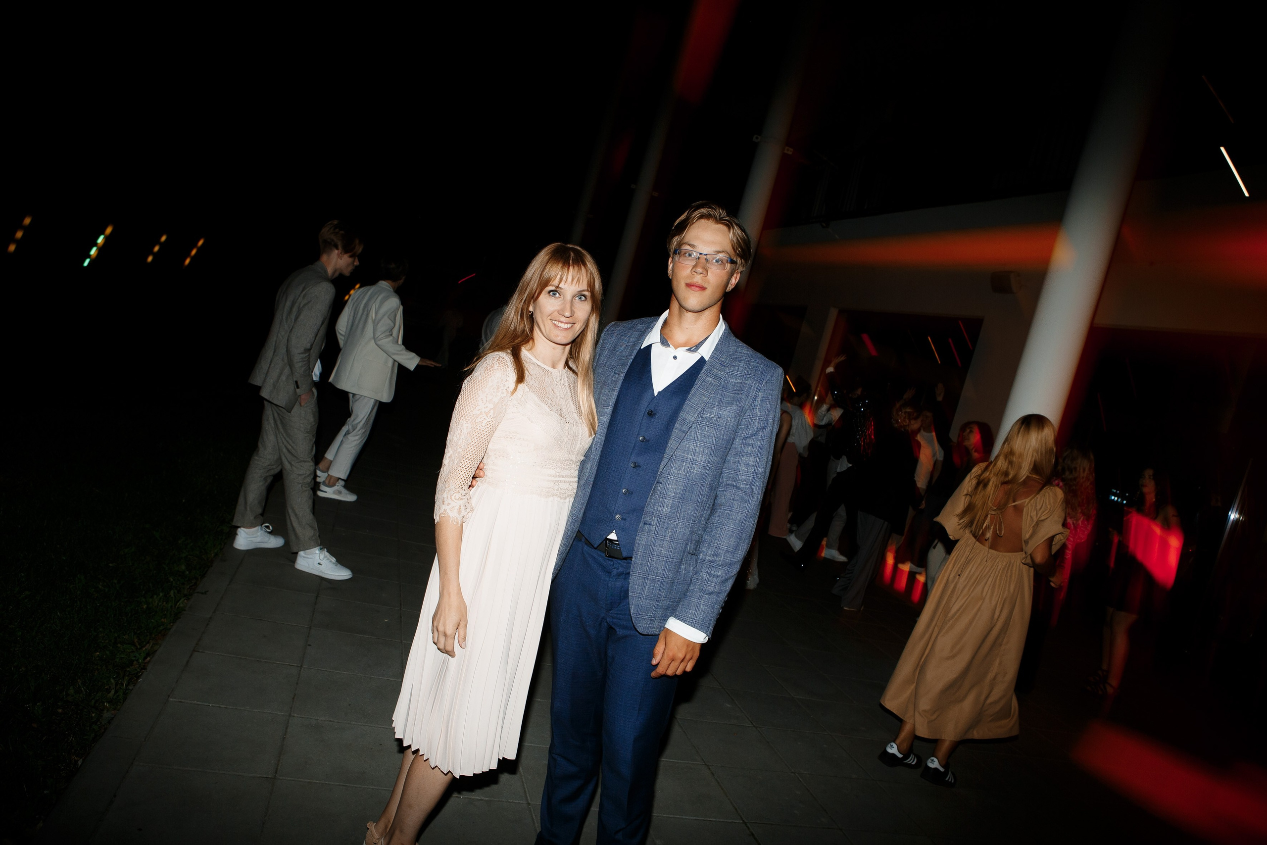 Выпускной Гимназия 12 2024 OpenHouse. Свадебный и портретный Фотограф в Липецке Дмитрий Котюков