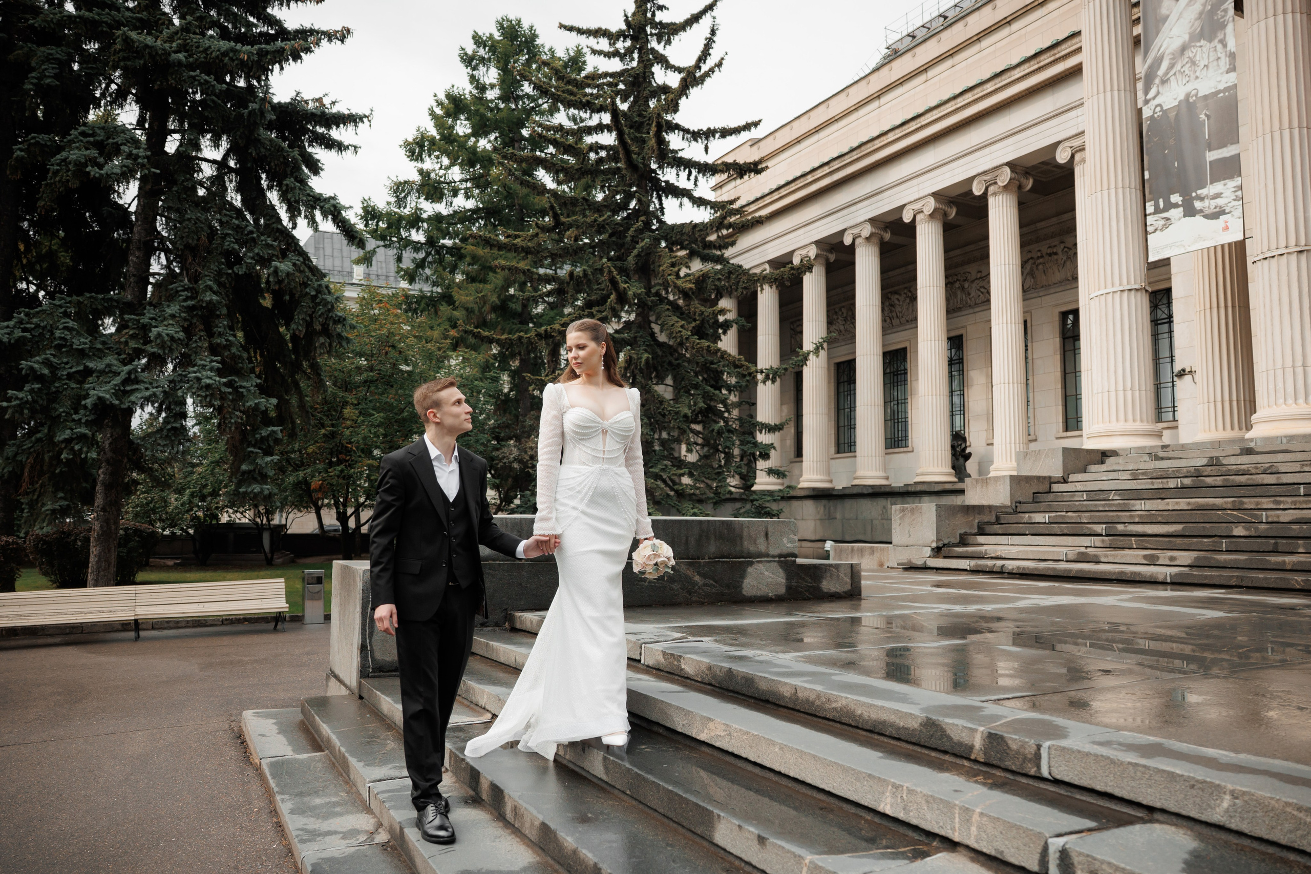 Фотосессия у Пушкинского музей. Свадебный и репортажный фотограф (Москва, Королев и другие)