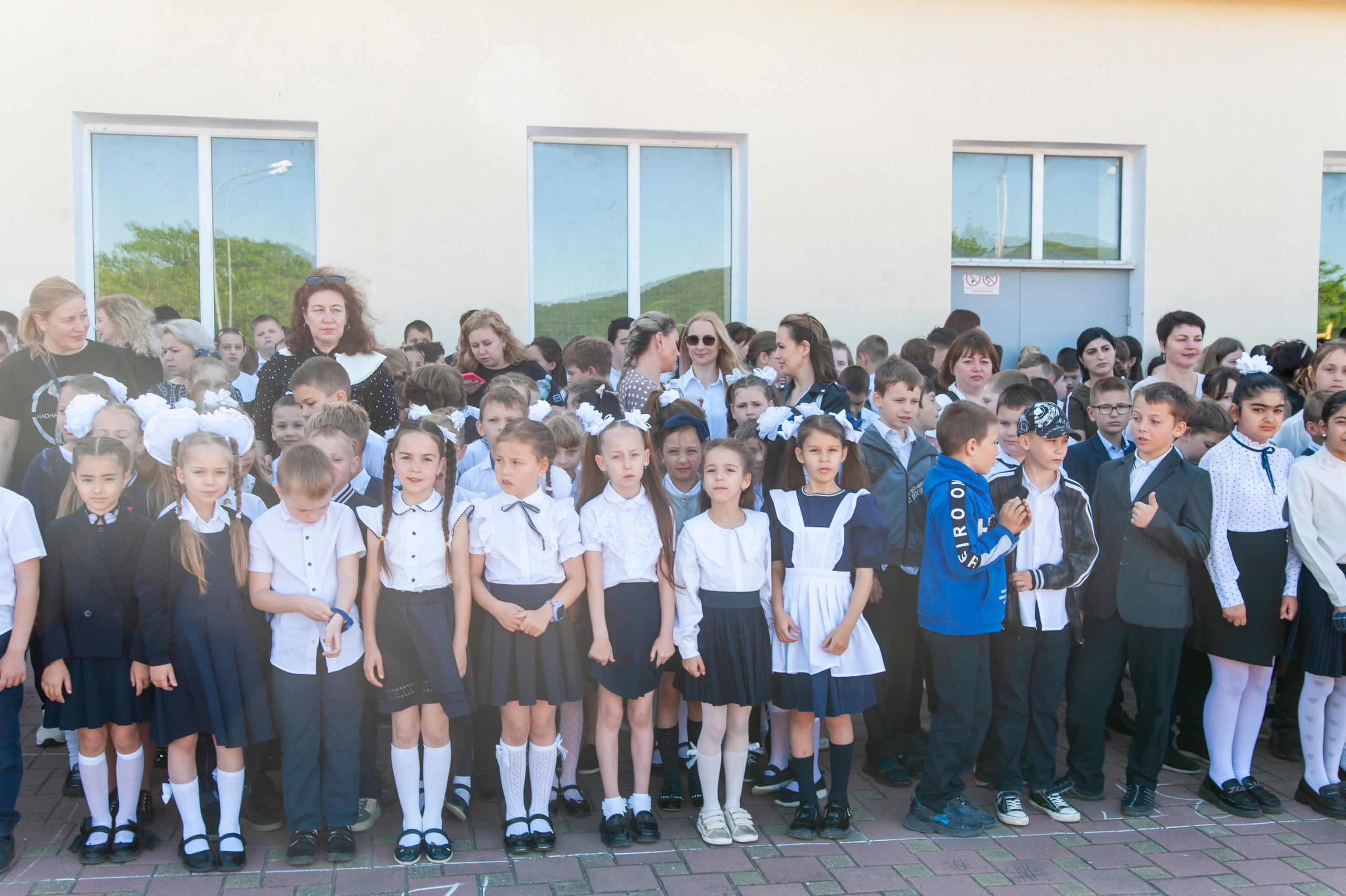 Последний Звонок МАОУ СОШ № 17 им. Эдуарда Есаяна — Архипо-Осиповка. Свадебный и семейный фотограф Денис Лукьянов в Краснодаре, Краснодарском крае и Республике Крым