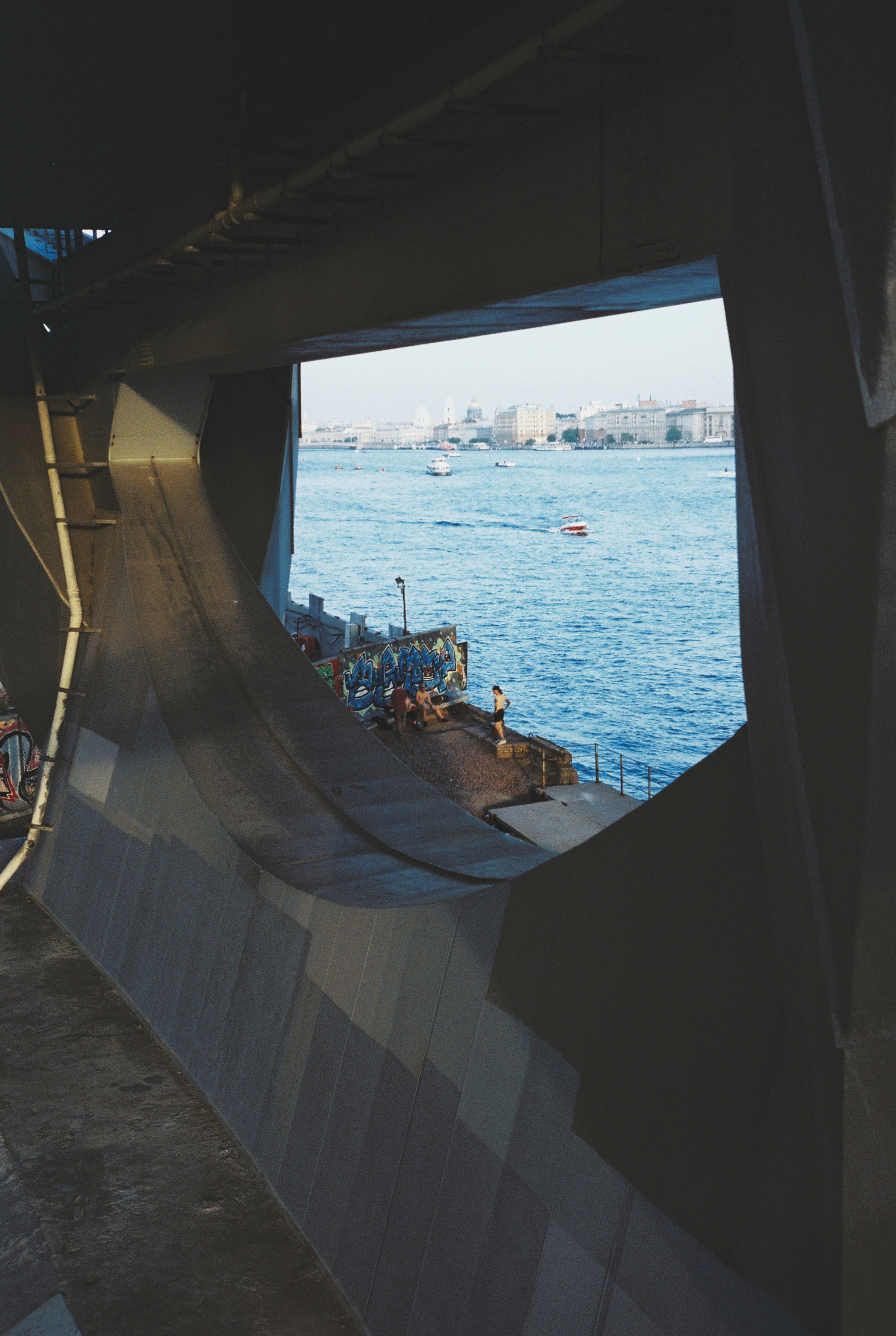 Фотографии цветные. Свадебный и семейный пленочный фотограф в Петербурге Истомина Ирина