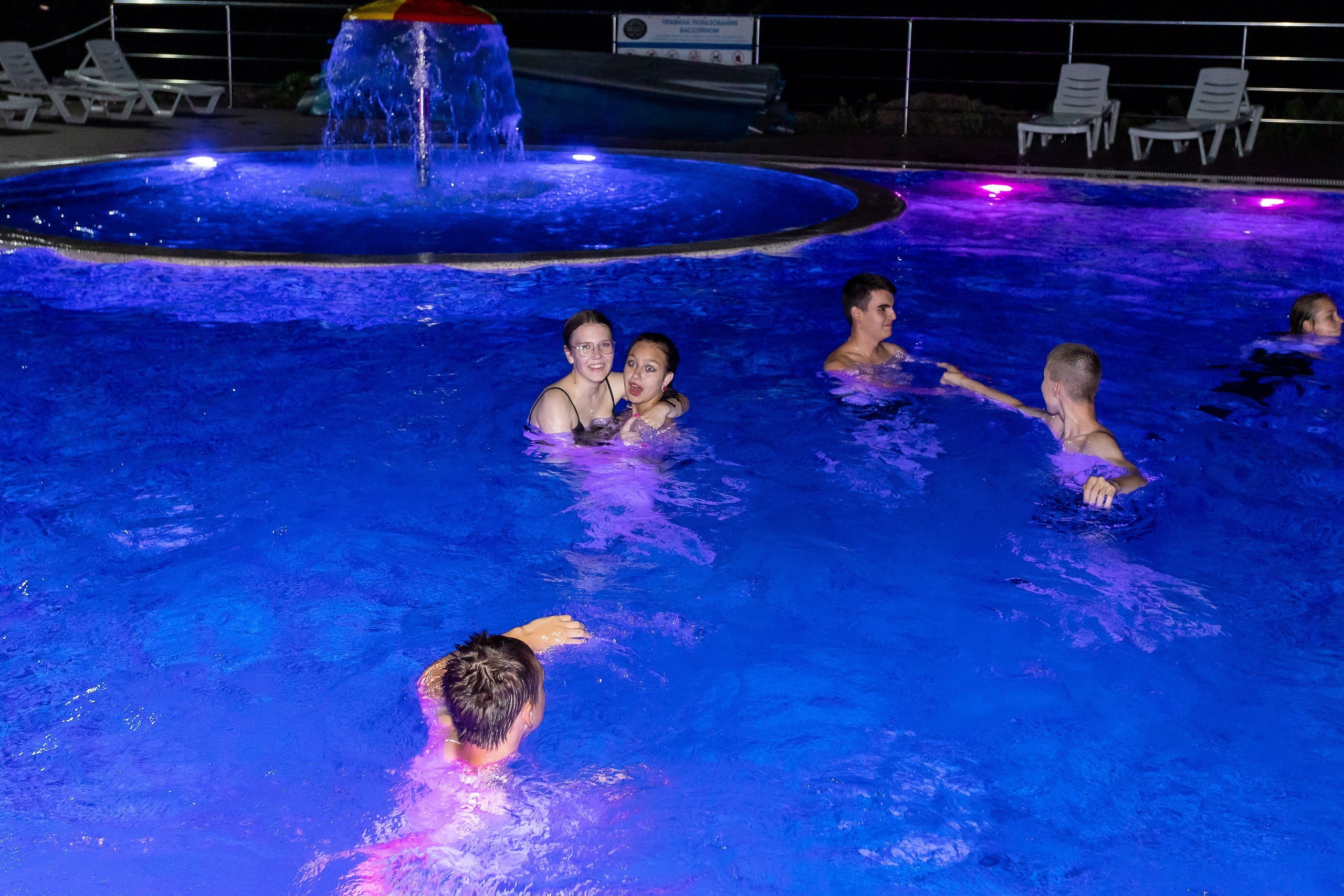 Вручение аттестата и выпускной вечер. Выпускные альбомы Майкоп, Краснодар Елена Золотарева