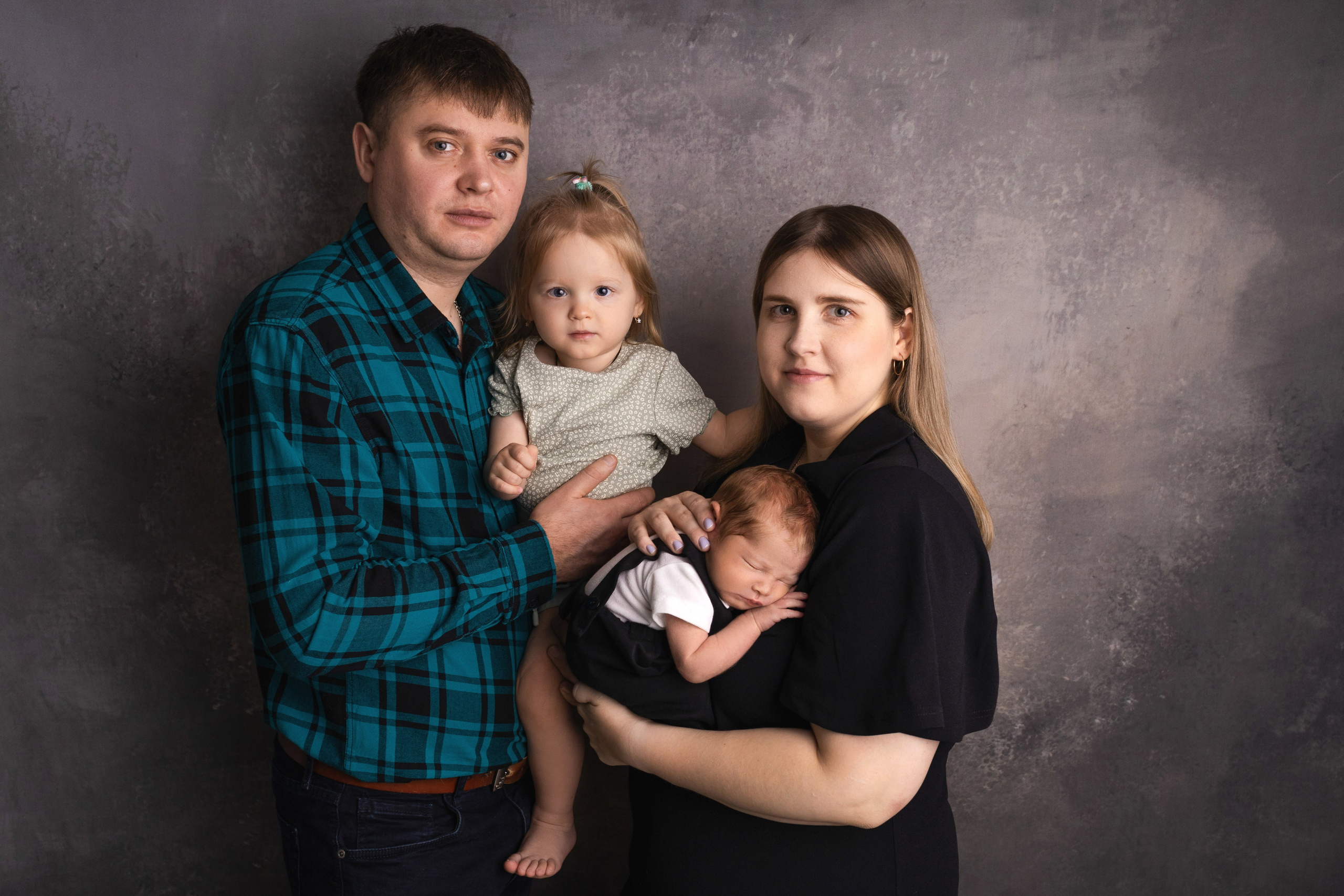 Семейные кадры от Elvira Kamaeva. Фотограф новорожденных малышей в Омске и Омской области Эльвира Камаева