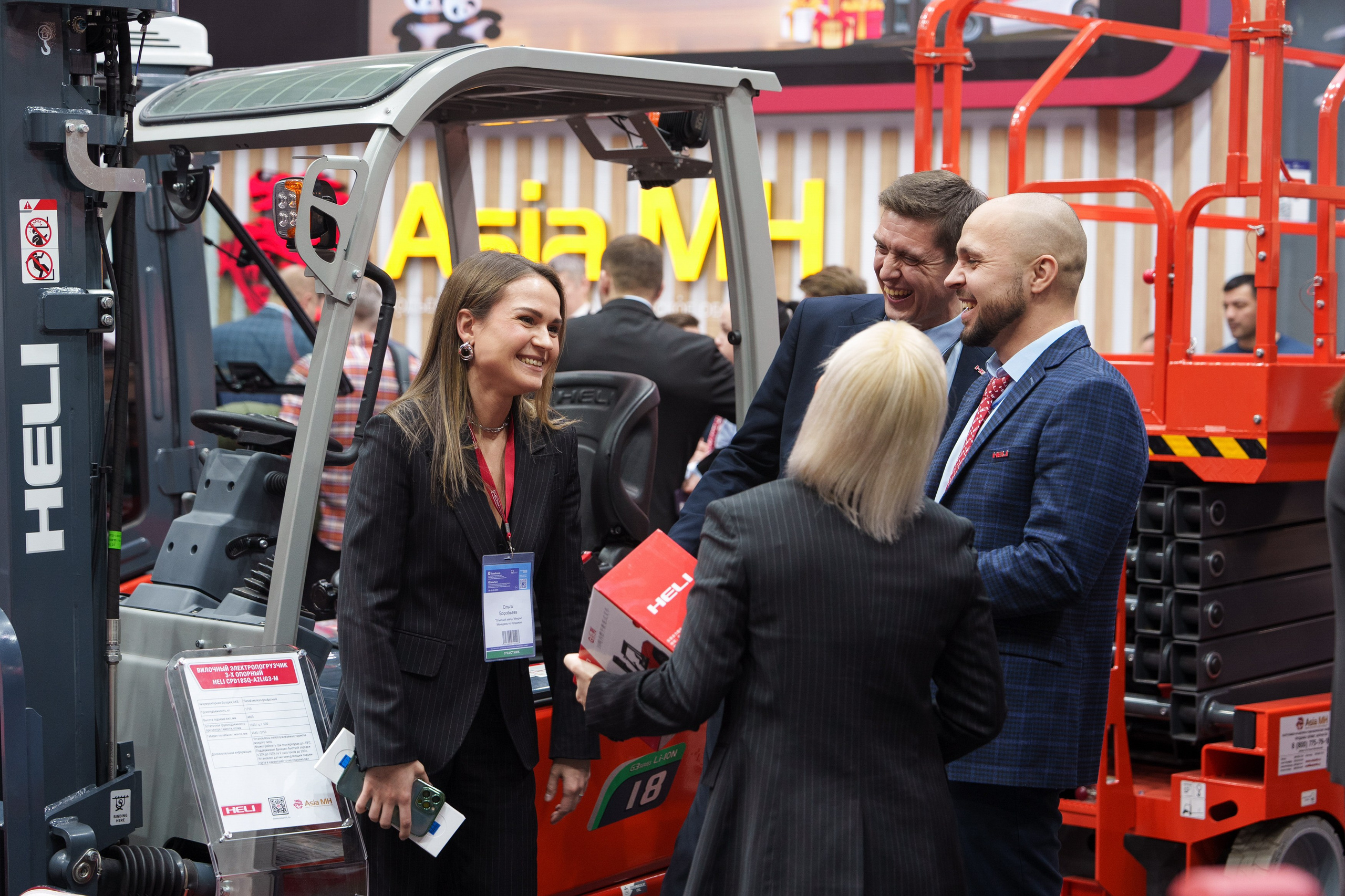 HELI. Стенд в Крокус Экспо. Фотограф Саша Блюз