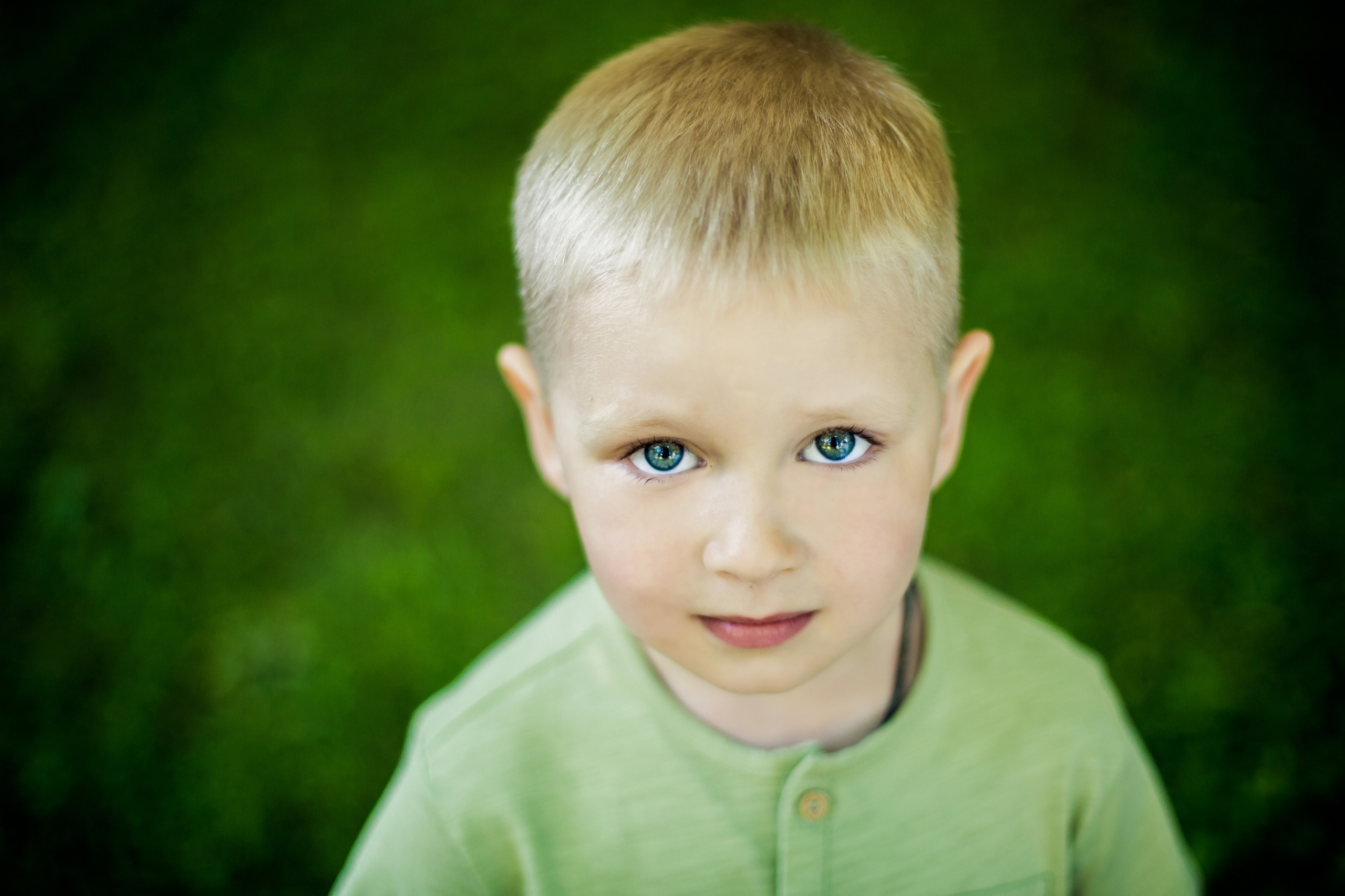 Уличная фотосессия мальчика с мамой и суровым папой. Детский, свадебный и семейный фотограф Юлия Курбатова, Санкт-Петербург