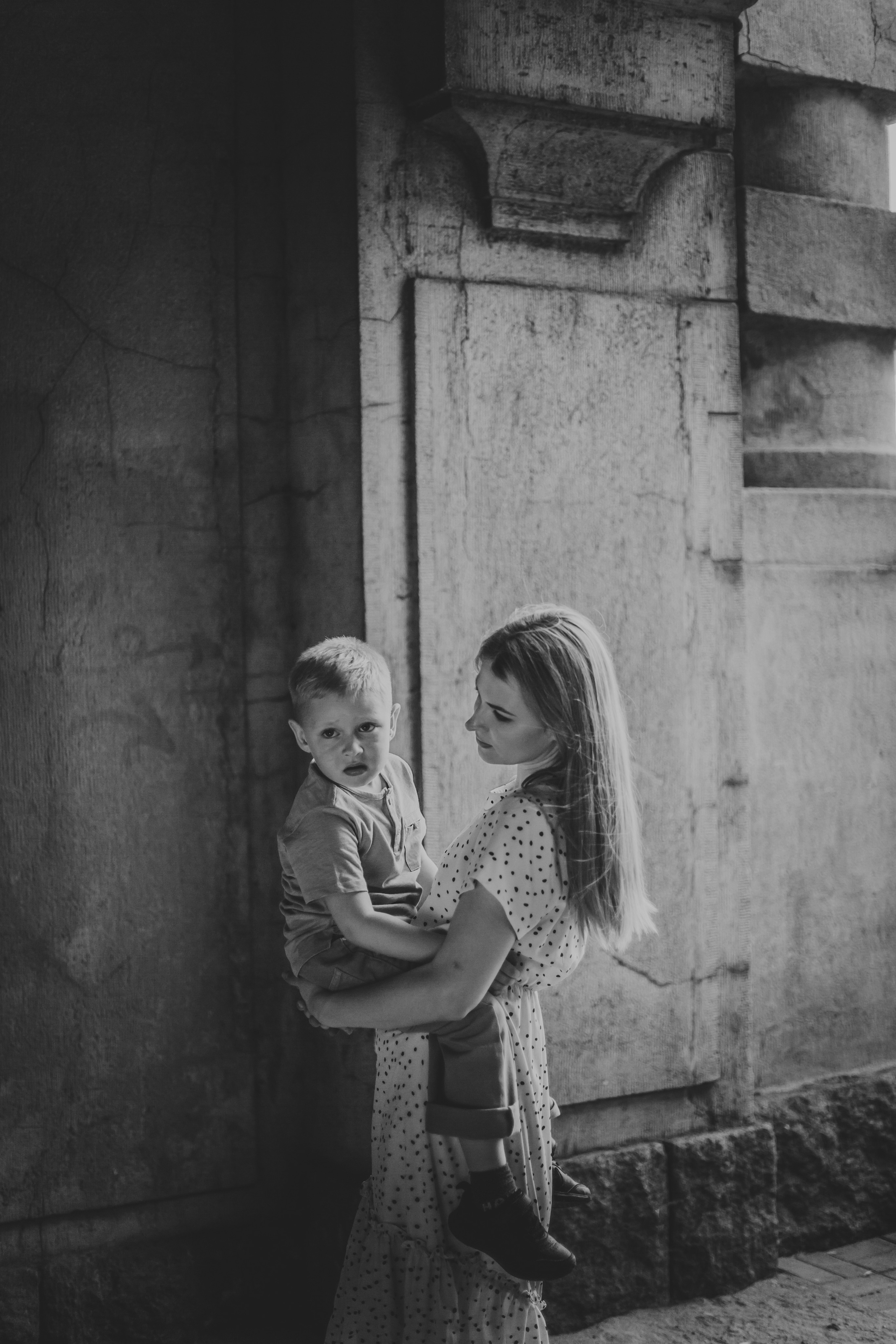 Уличная фотосессия мальчика с мамой и суровым папой. Детский, свадебный и семейный фотограф Юлия Курбатова, Санкт-Петербург