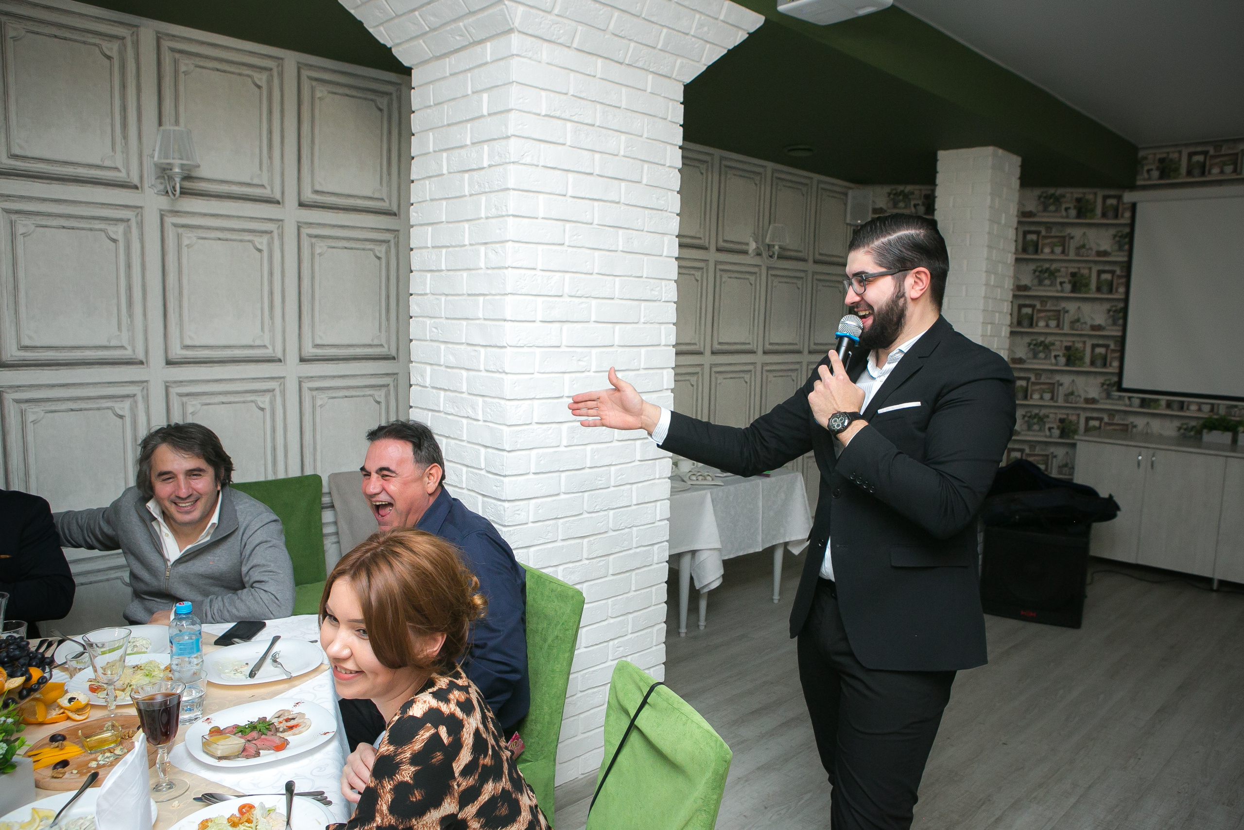 Ведущий Уфа Азат Гайсин gaisinshow.ru Корпоратив Уфа. Ресторан Уфа. Фотограф Уфа Алексей Муравьёв alexmur.ruВедущий Уфа Азат Гайсин Организация и провидение мероприятий eventsshow.ru