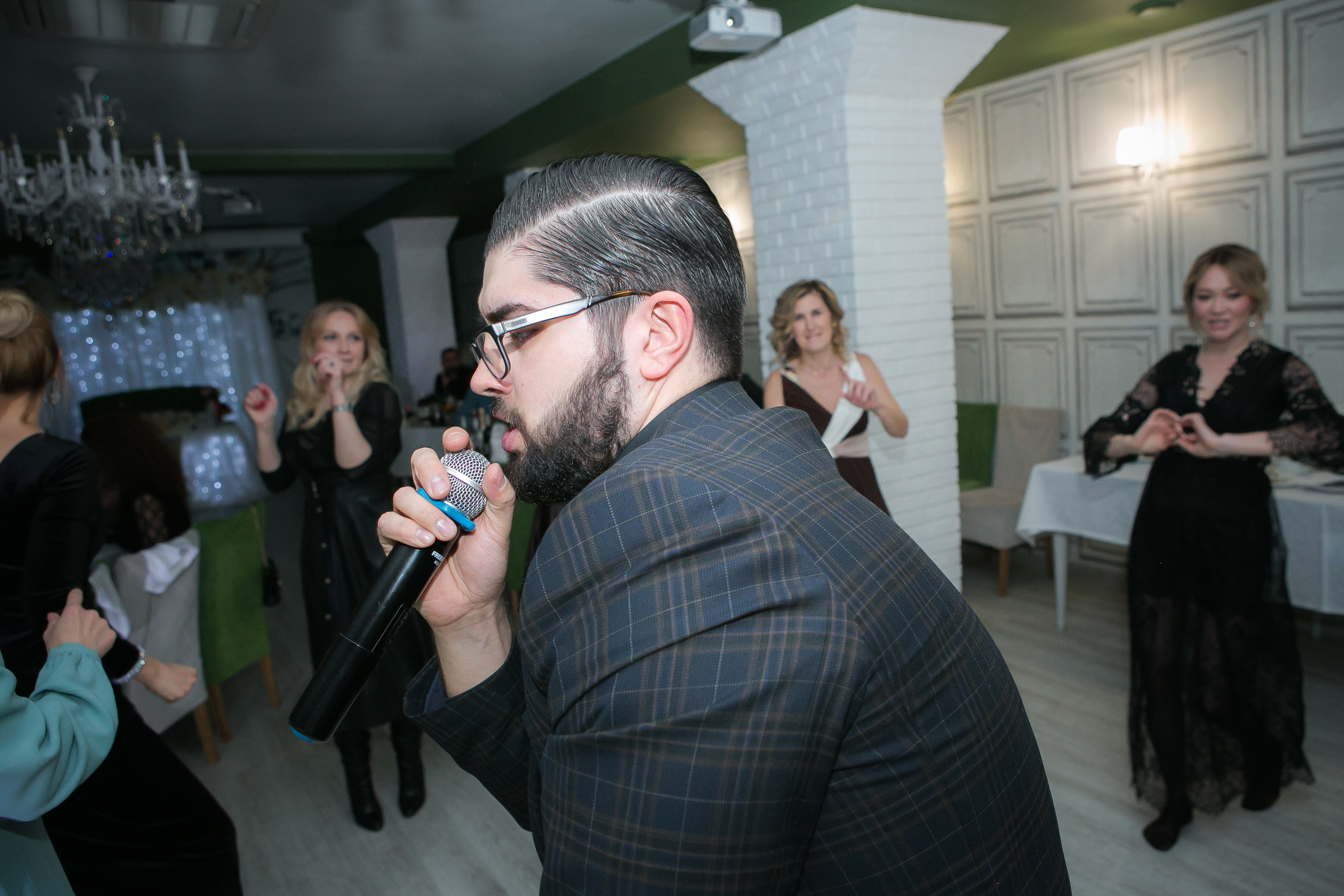 Ведущий Уфа Азат Гайсин gaisinshow.ru Корпоратив Уфа. Ресторан Уфа. Фотограф Уфа Алексей Муравьёв alexmur.ruВедущий Уфа Азат Гайсин Организация и провидение мероприятий eventsshow.ru