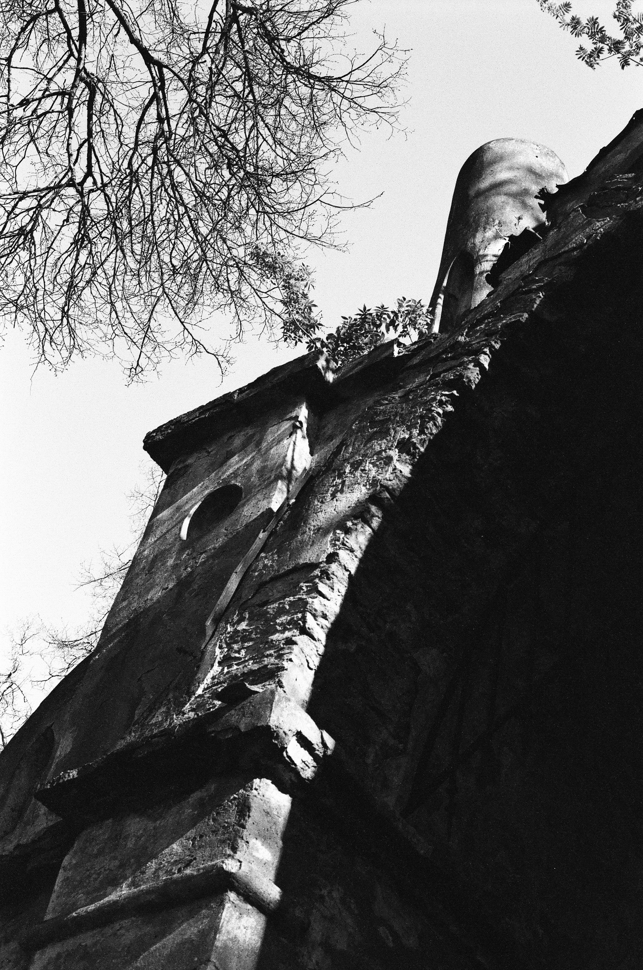 Юлиана в Готических воротах Демидовского парка. Мари Линёк-Стельмах Фотохудожник Санкт-Петербург/Урал