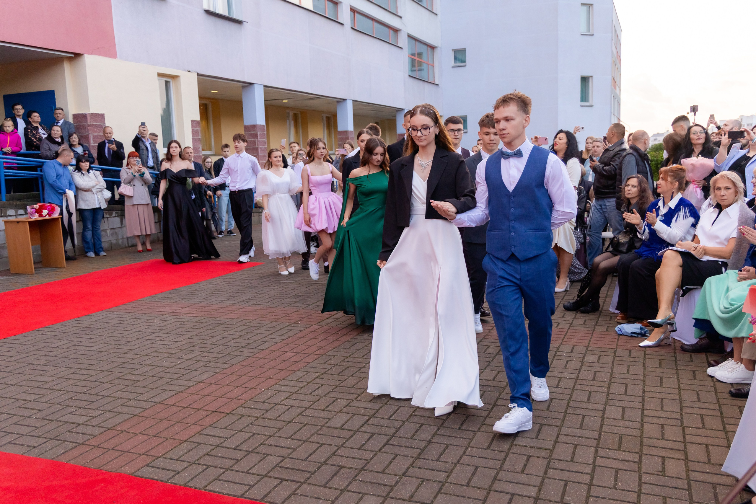 Школьный выпускной 2025 год в Минске, Беларуси. Свадебный фотограф в Минске/Беларуси Сергей Спиридонов