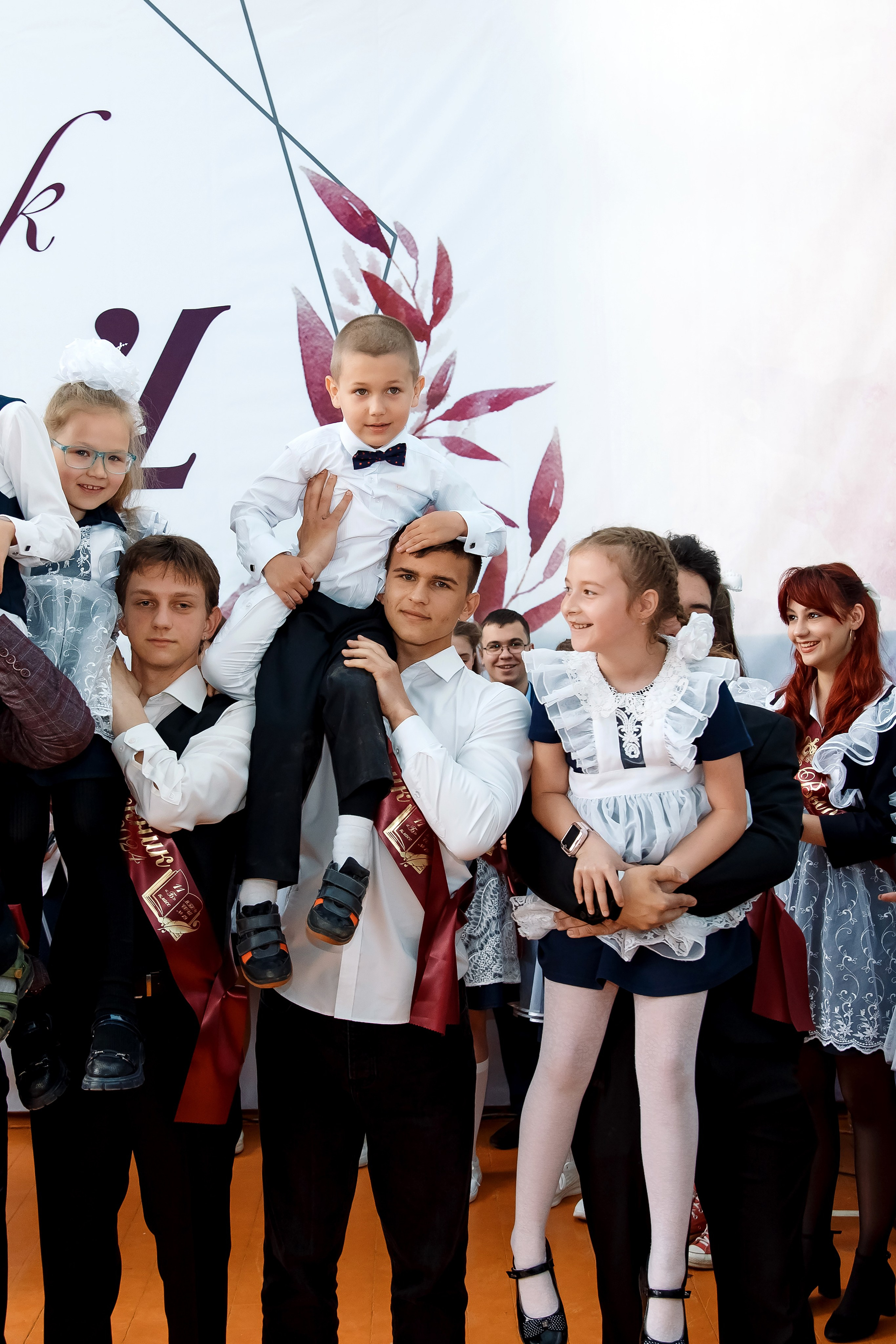 11 класс Последний звонок. Фотограф Любовь Корниенко, Примоский край