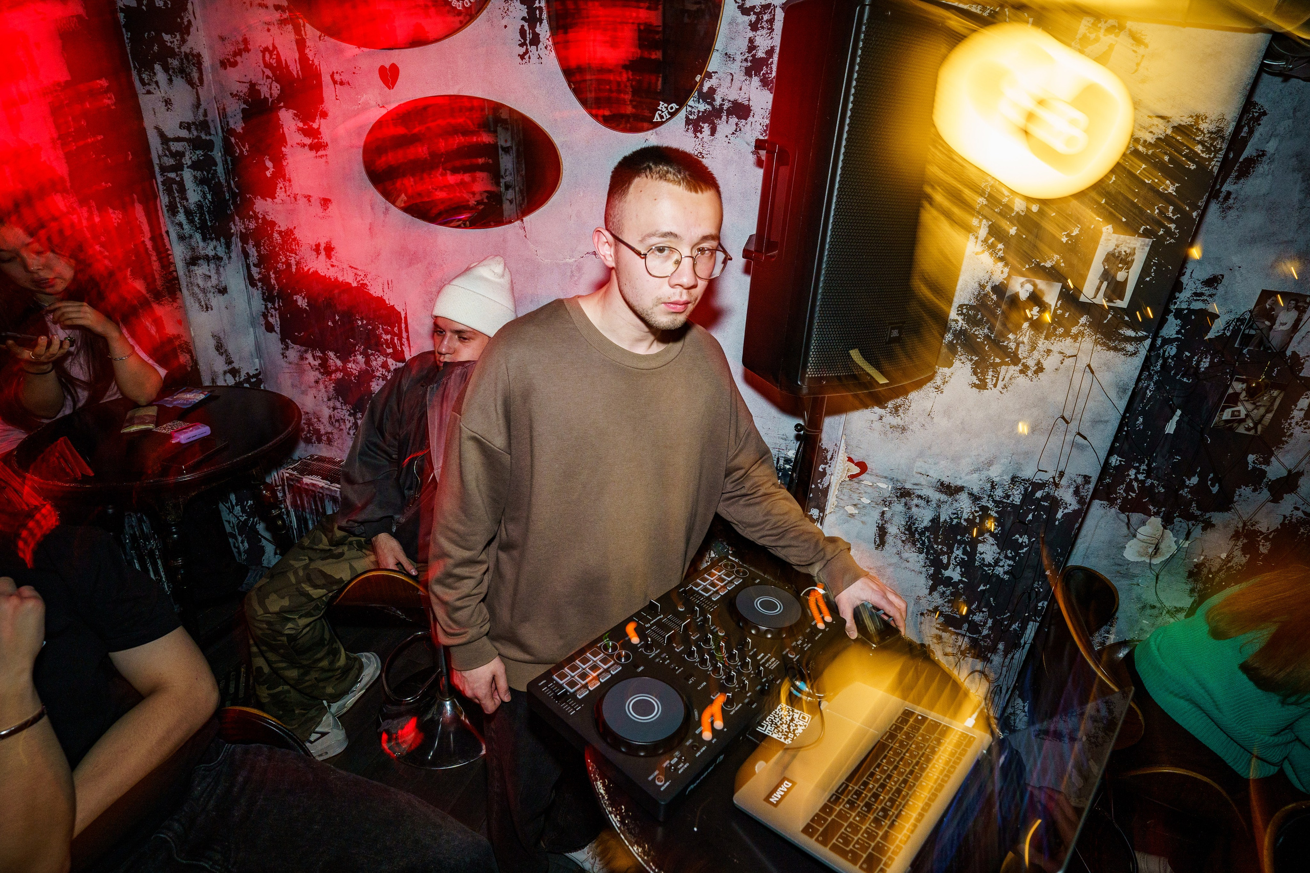 Из Сибири с любовью. Бар разбитых сердец. Концертный и репортажный фотограф в Санкт-Петербурге Слава Пахомов