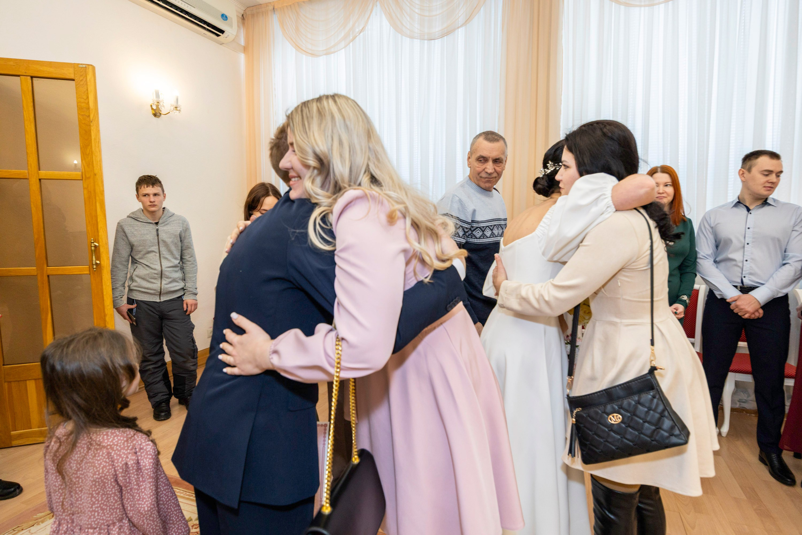 Свадьба, роспись в ЗАГСе, венчание, крещение, выписка из роддома — фотосъёмка. Визуальная упаковка брендов и проектов через фото и видеопроизводство