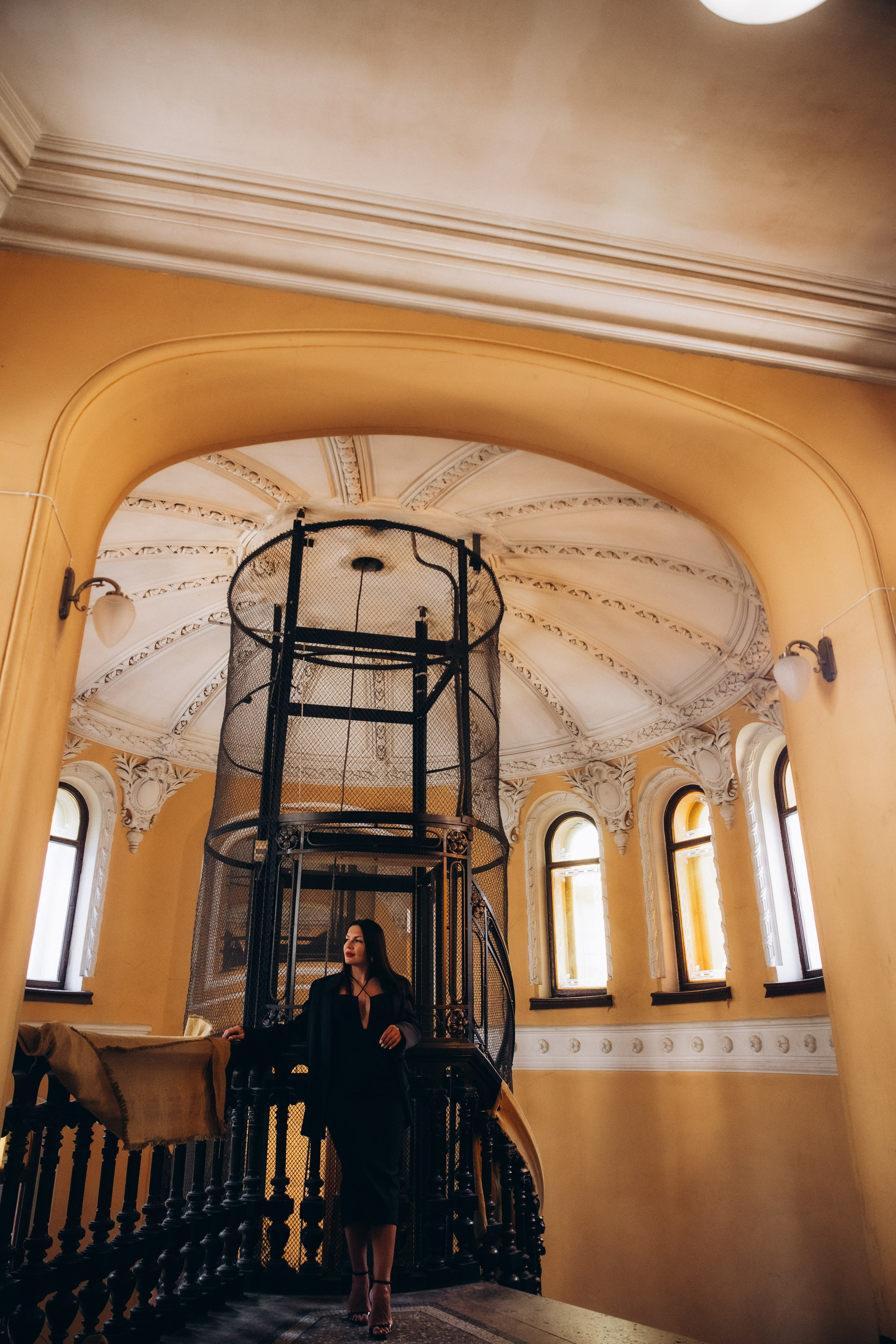 Ольга, прогулка по Фонтанке и фотосессия в парадной Ромашка. Фотограф в Санкт-Петербурге Разиля Идиятуллина