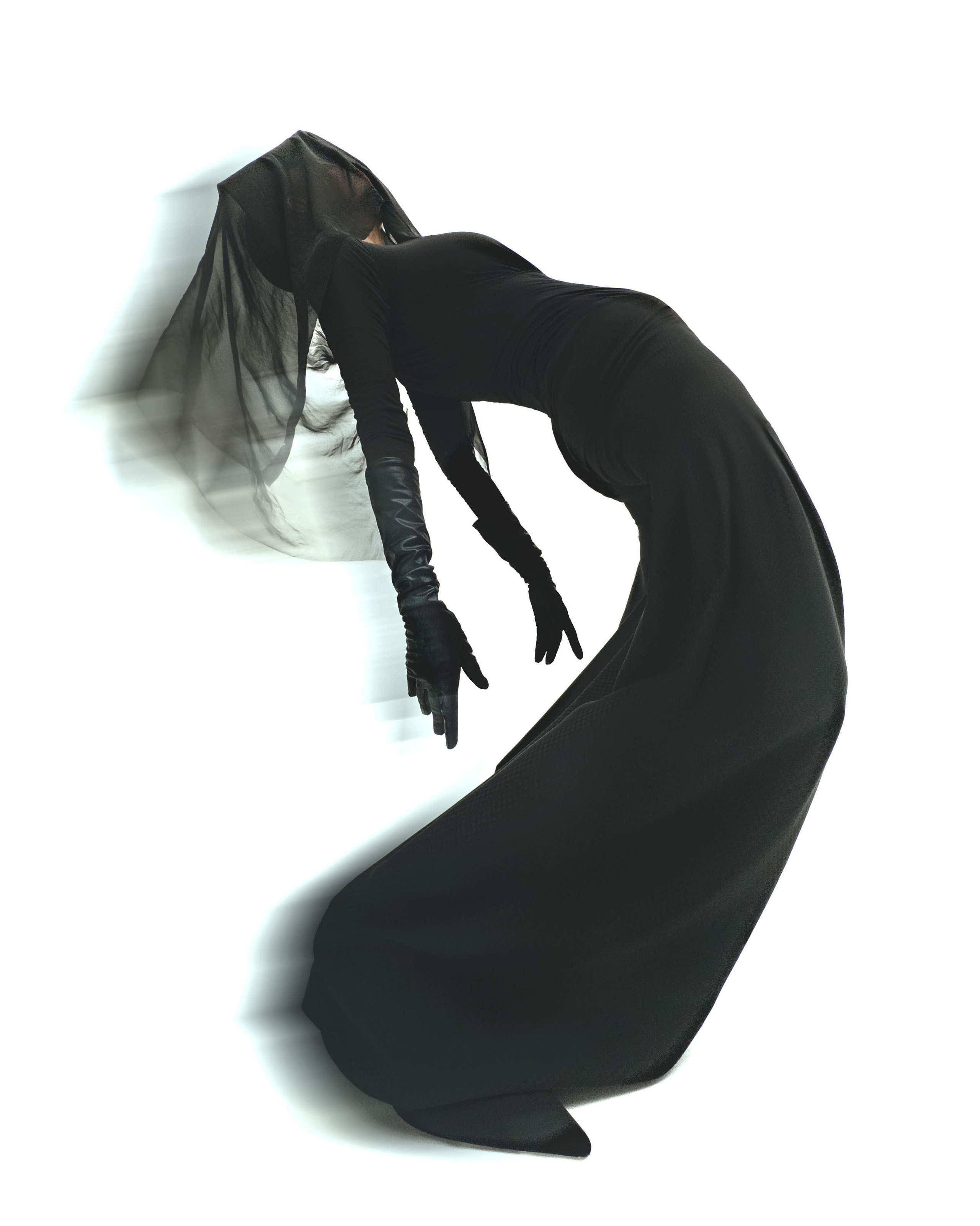 Ph: @lizabetshaekhova                                                                                             Retoucher: @retouch.komissarova    