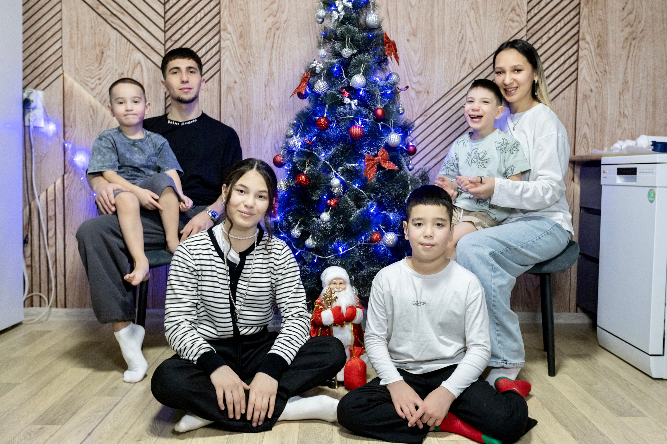 Анна Исаева. Мама и опекун двоих братьев и сестры. Репортажный фотограф Наталья Лапцевич