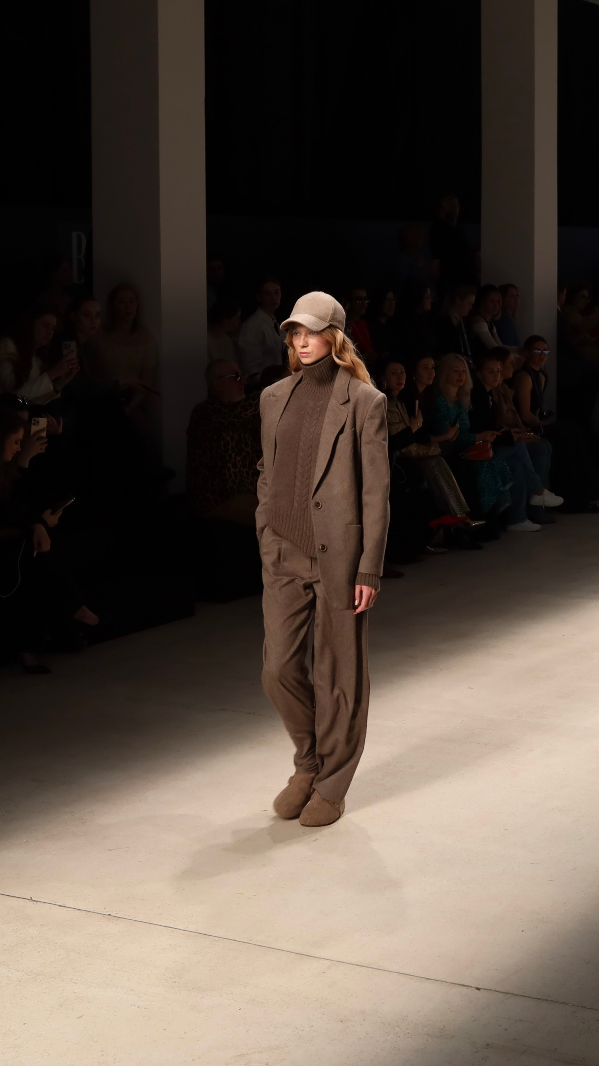 Съёмки модных показов. Фотограф в Москве — Рина Серёгина — съёмка в студии и репортаж