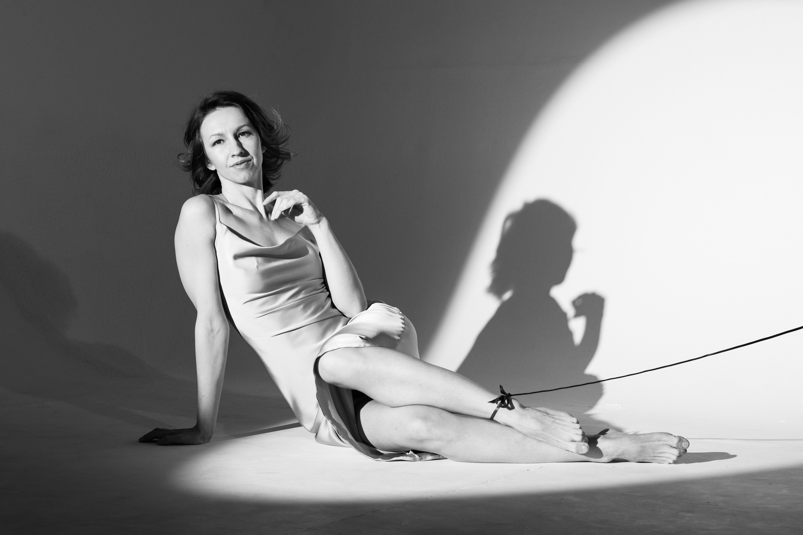 Ч/б. Студийная съемка. Екатерина Бикбаева фотограф, видеограф, медиа-продюсер