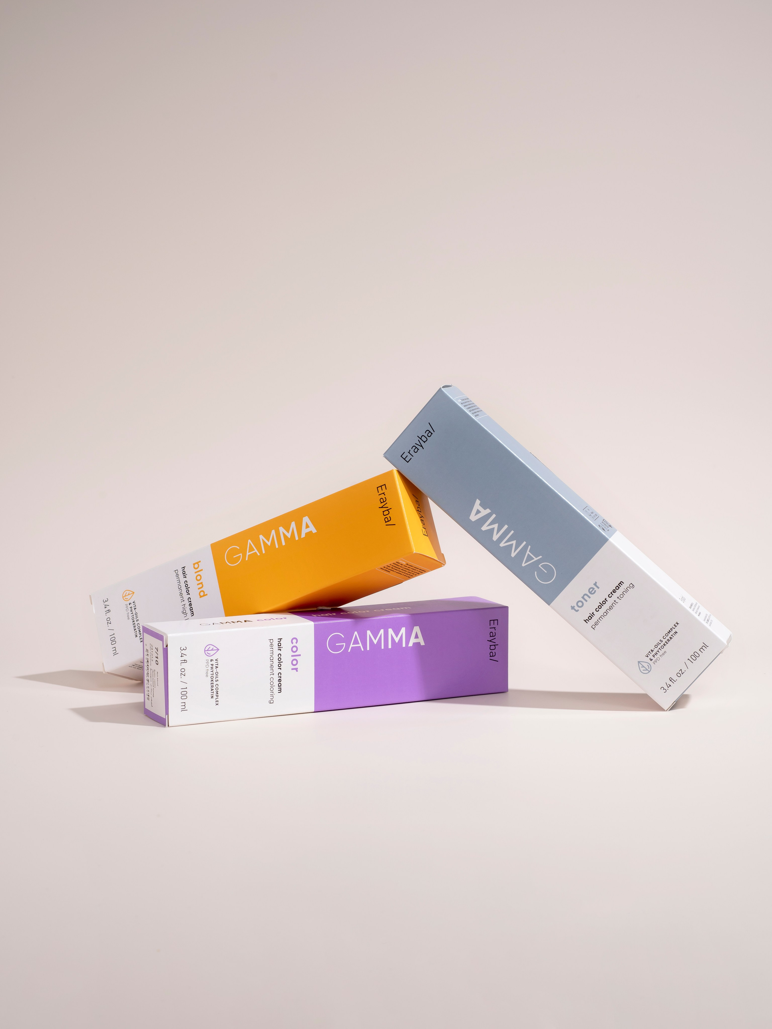 Предметная фотосъемка косметики в минималистичном стиле.