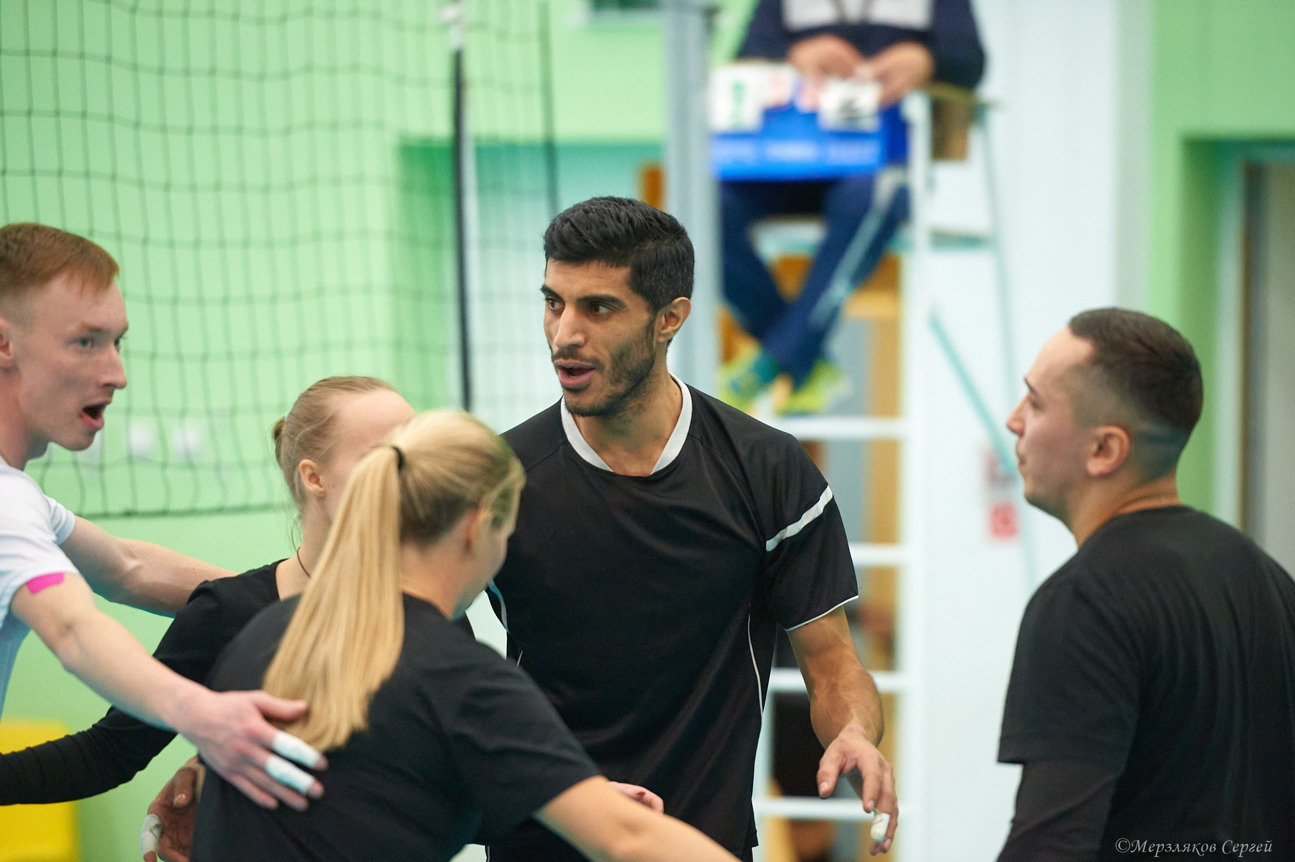 Новогодний волейбольный турнир. Ижевск. 16.12.23. Спортивный репортажный фотограф в Ижевске Сергей Мерзляков