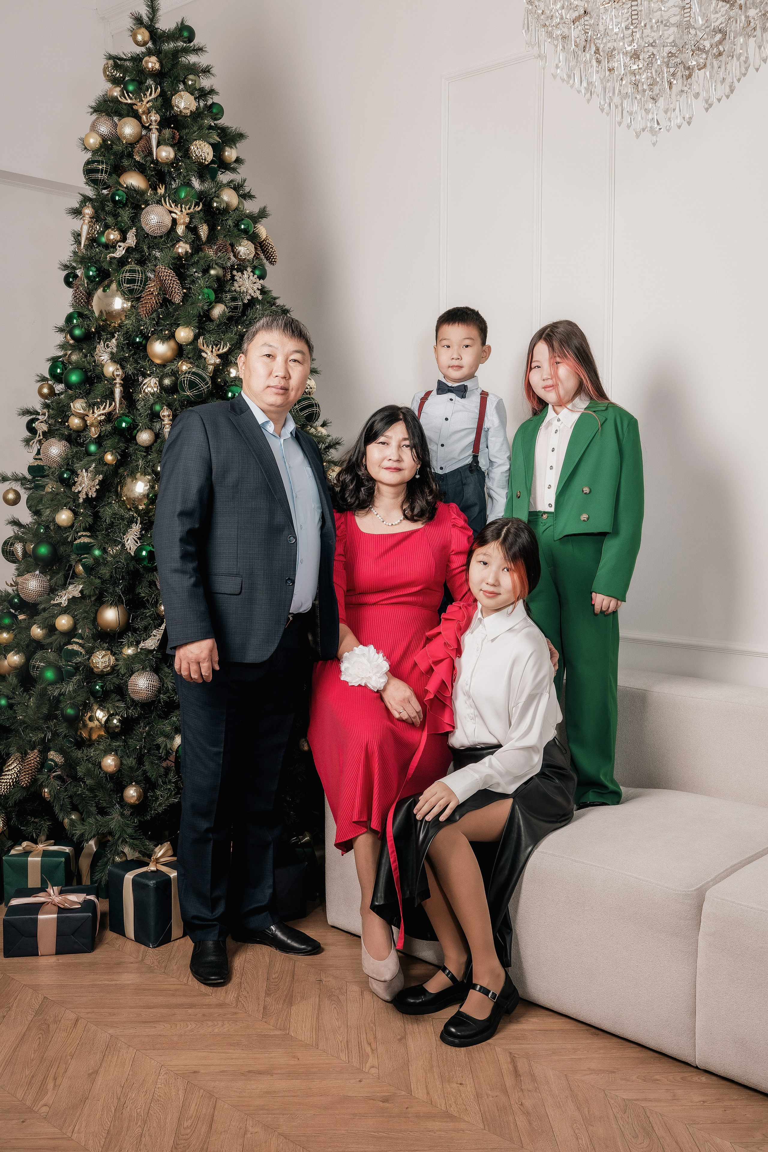 Семейная новогодняя фотосессия «Максимум». Занимаюсь профессиональной фотографией и живу рядом с Байкалом. Работаю в разных жанрах