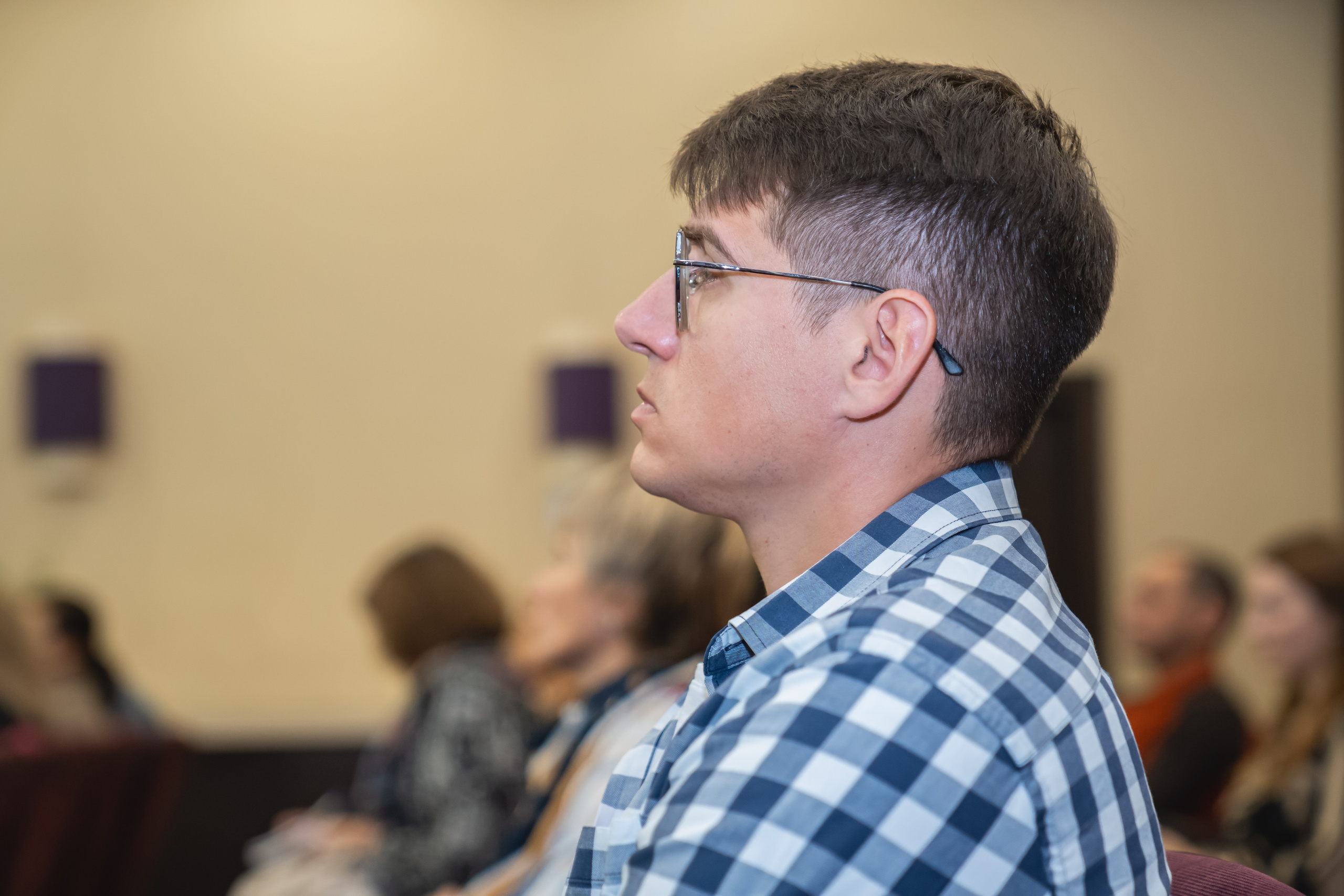 Фотосессия форумов, конференций. Занимаюсь профессиональной фотографией и живу рядом с Байкалом. Работаю в разных жанрах