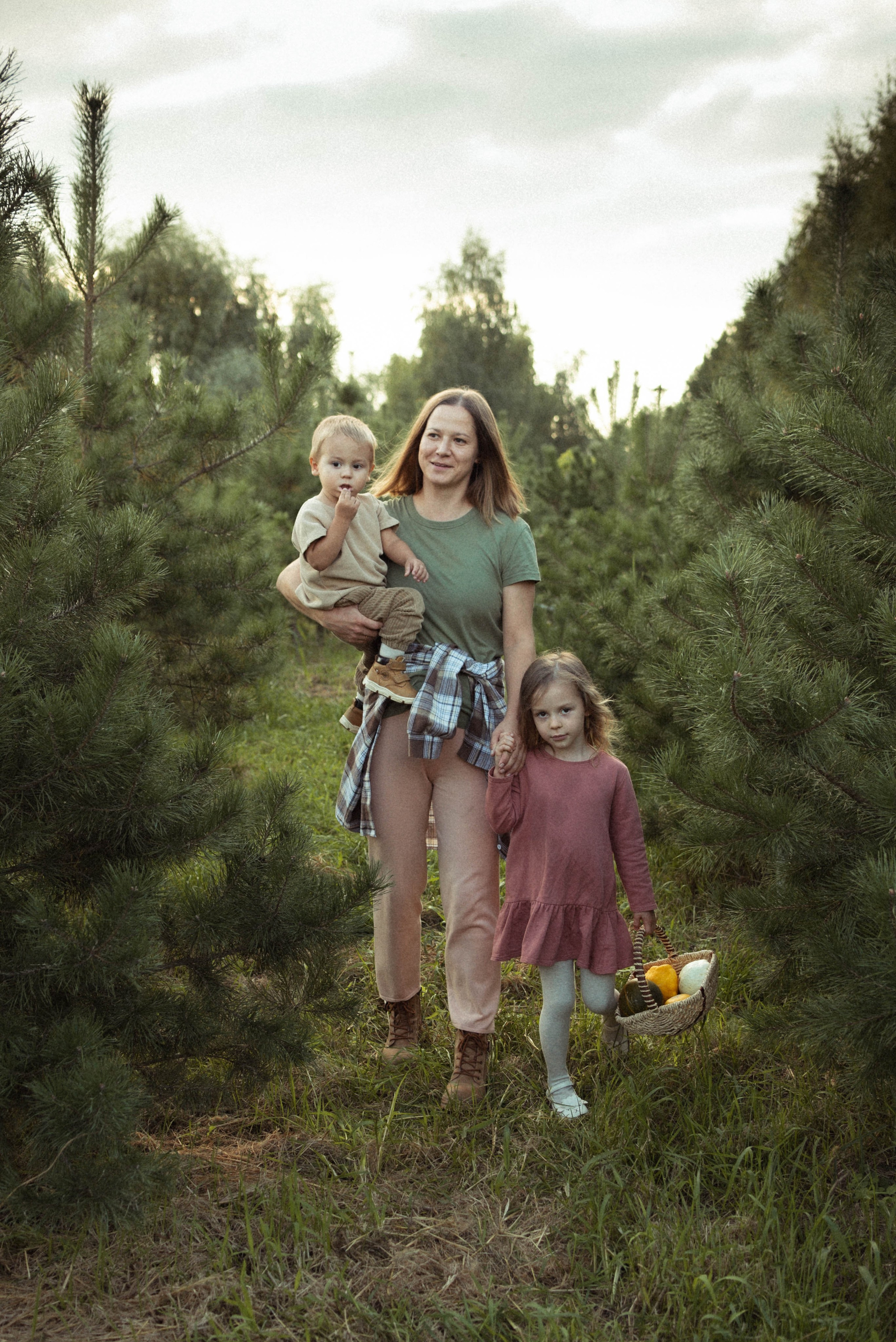 Семейная фотосессия на природе. Семейный фотограф в Железнодорожном Масаева Елена