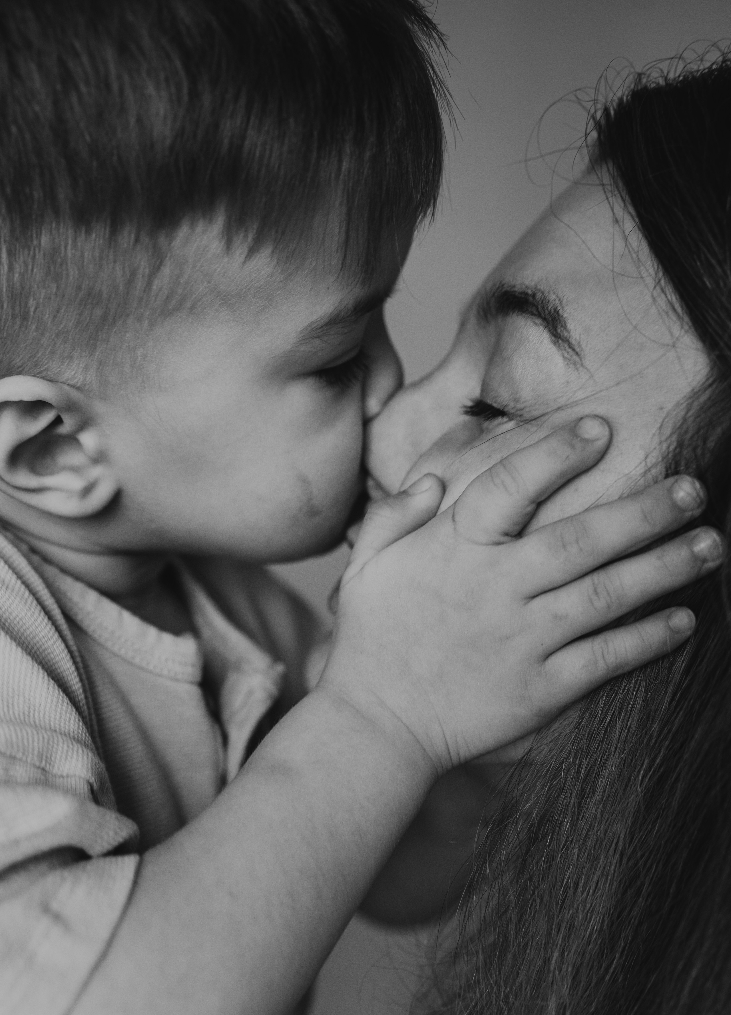 Домашняя семейная съемка: мама и сын. Фотограф Екатерина Канчалаба