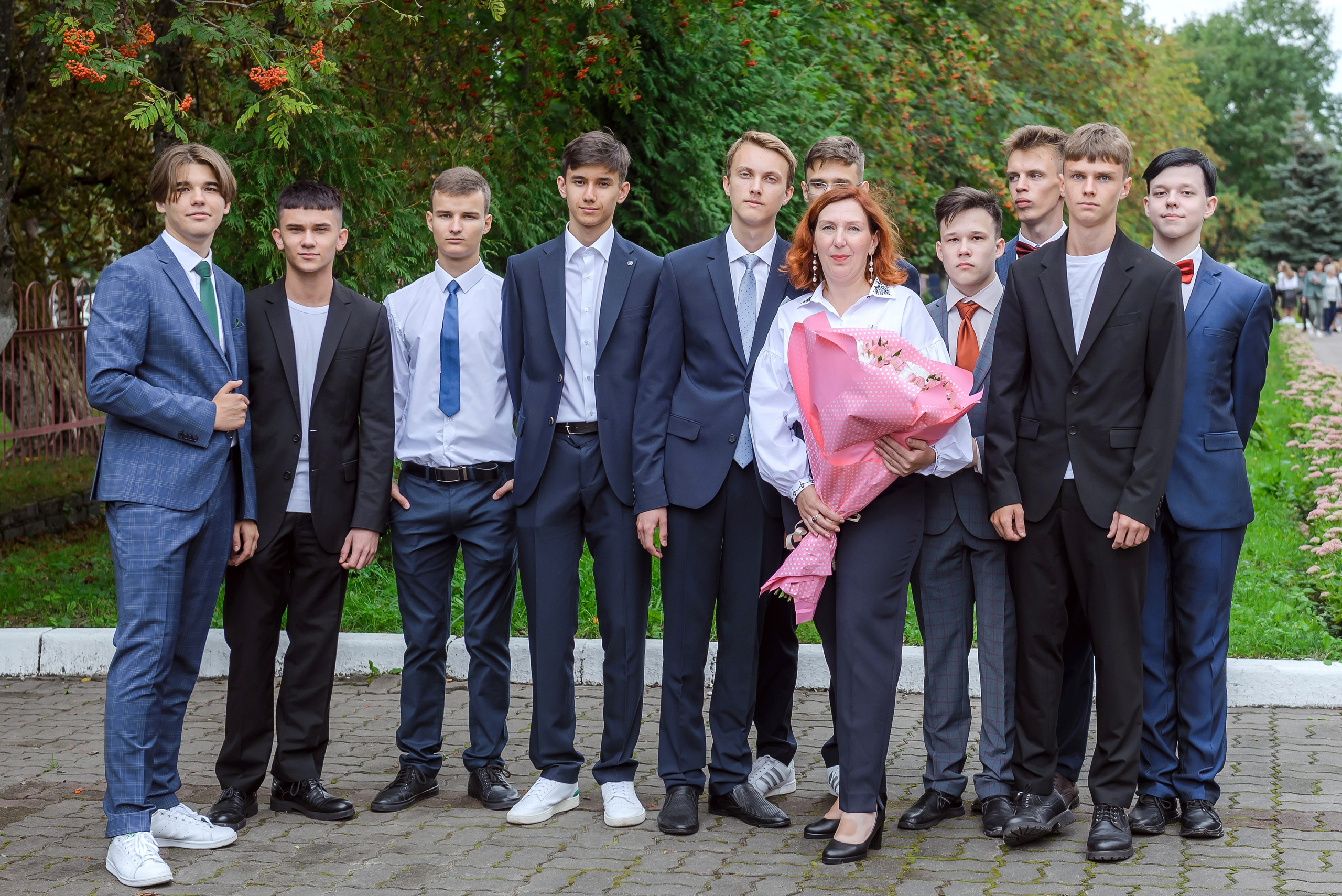 Линейка 11-е классы 2023. Фотограф Галина Лисанова, г. Брянск