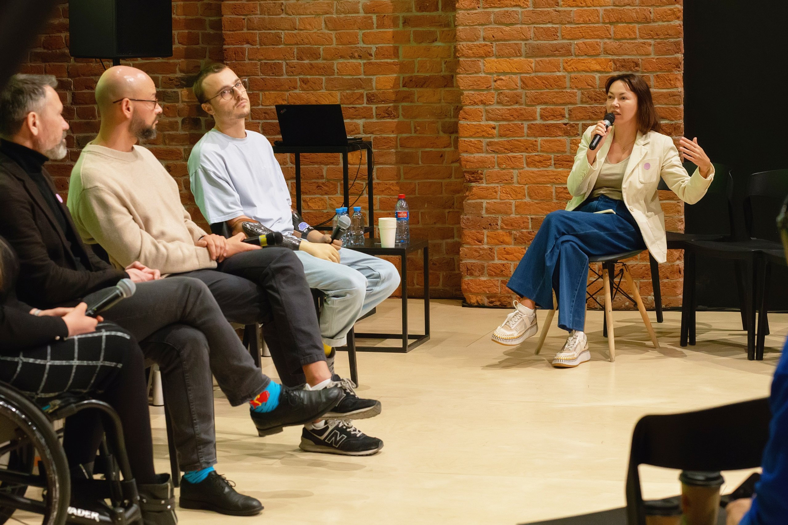 Фотосъемка дискуссии в Новой Голландии СПБ Публичное мероприятие. Портретные фотосессии, контент-съемки, репортаж