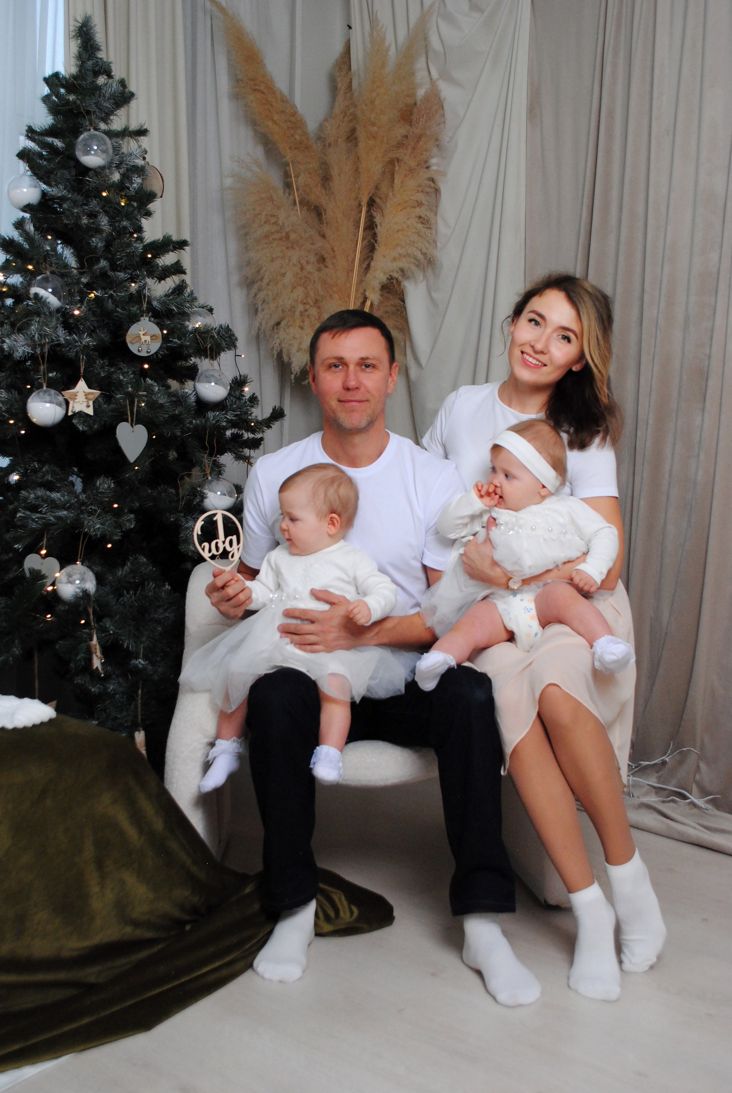 Мария и семья. Фотограф Мария Мусаелян