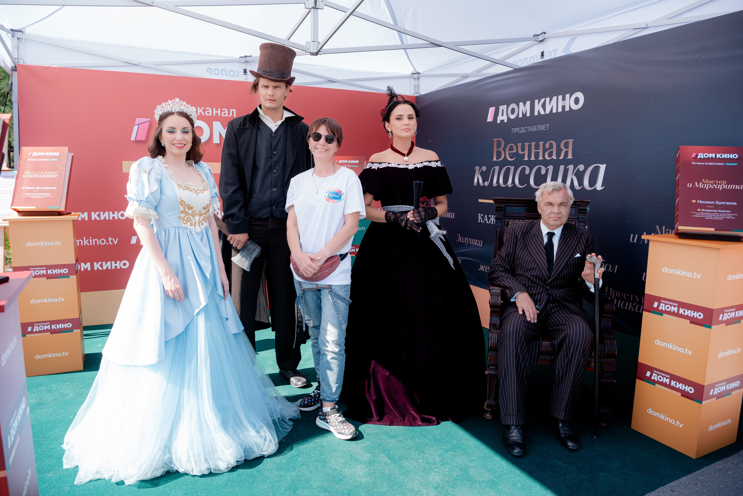 Портретные фото с артистами в палатке Триколор Дом Кинов на день города Волгоград. Фотограф в Волгограде и Волжском Александр Горбань