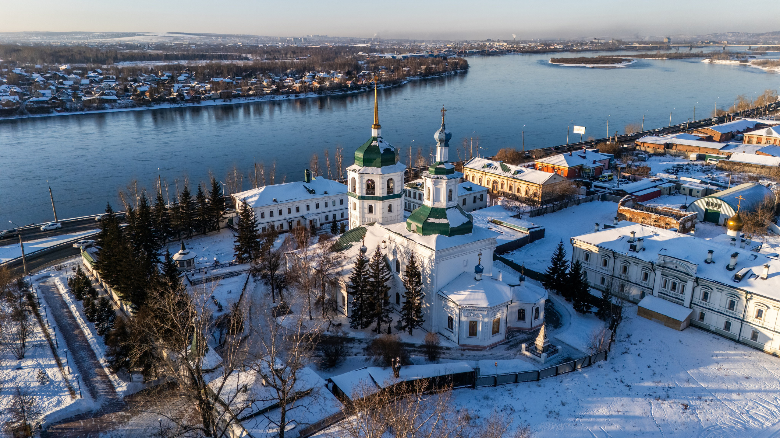 Архитектура города. Фотограф, видеограф и пилот дрона на Байкале