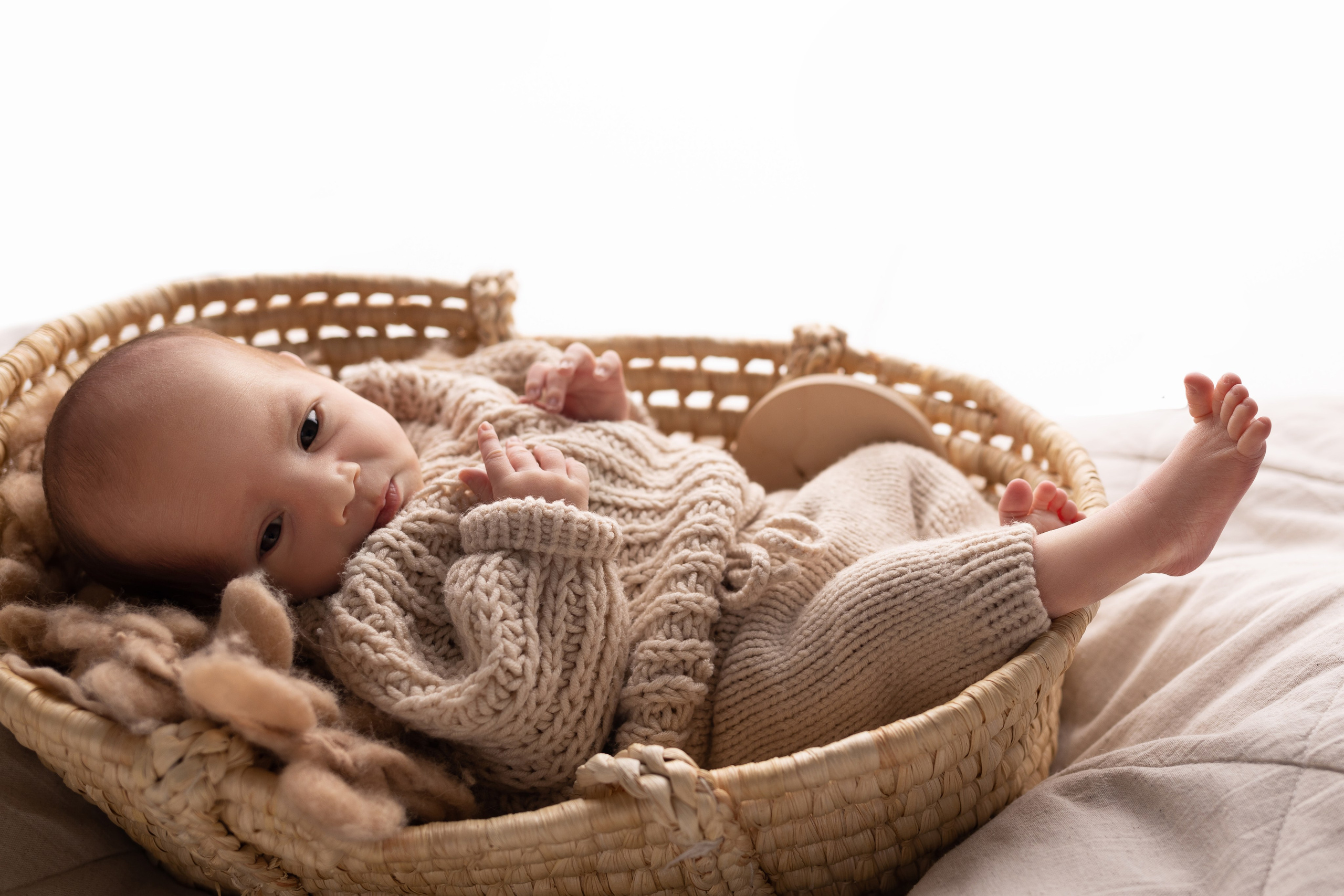 Newborn съемка в стиле Лайф. Фотограф новорожденных малышей в Омске и Омской области Эльвира Камаева