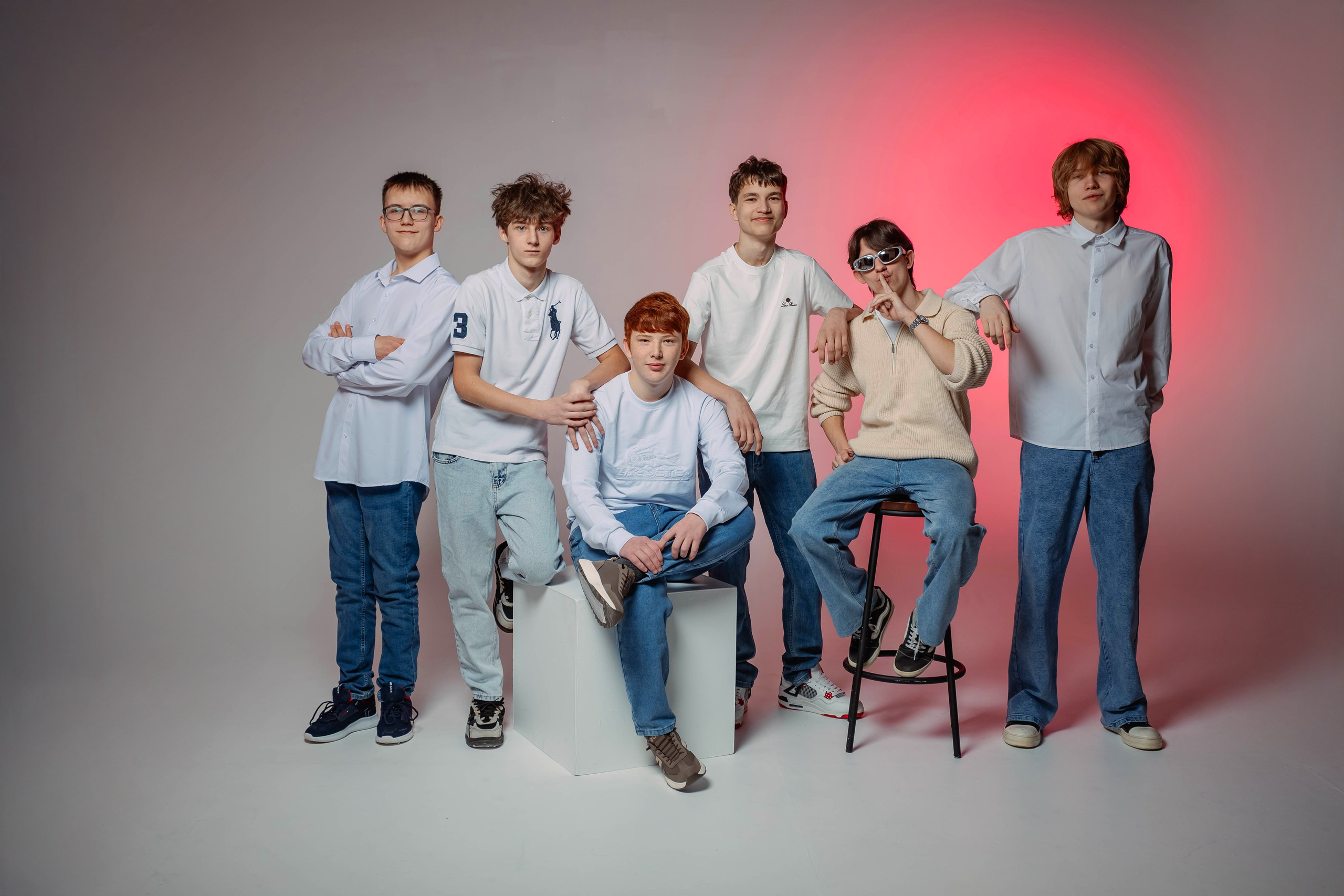 Позирование группы. Выпускные альбомы для детского сада и школы