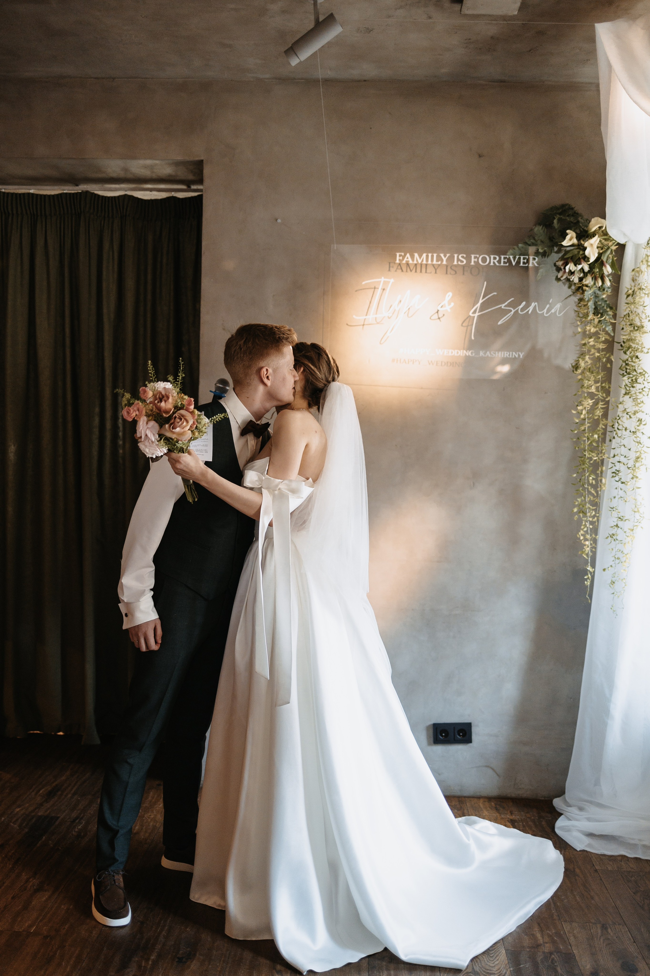 Илья и Ксюша (2024). Свадебный и семейный фотограф в Москве Яна Шувалова