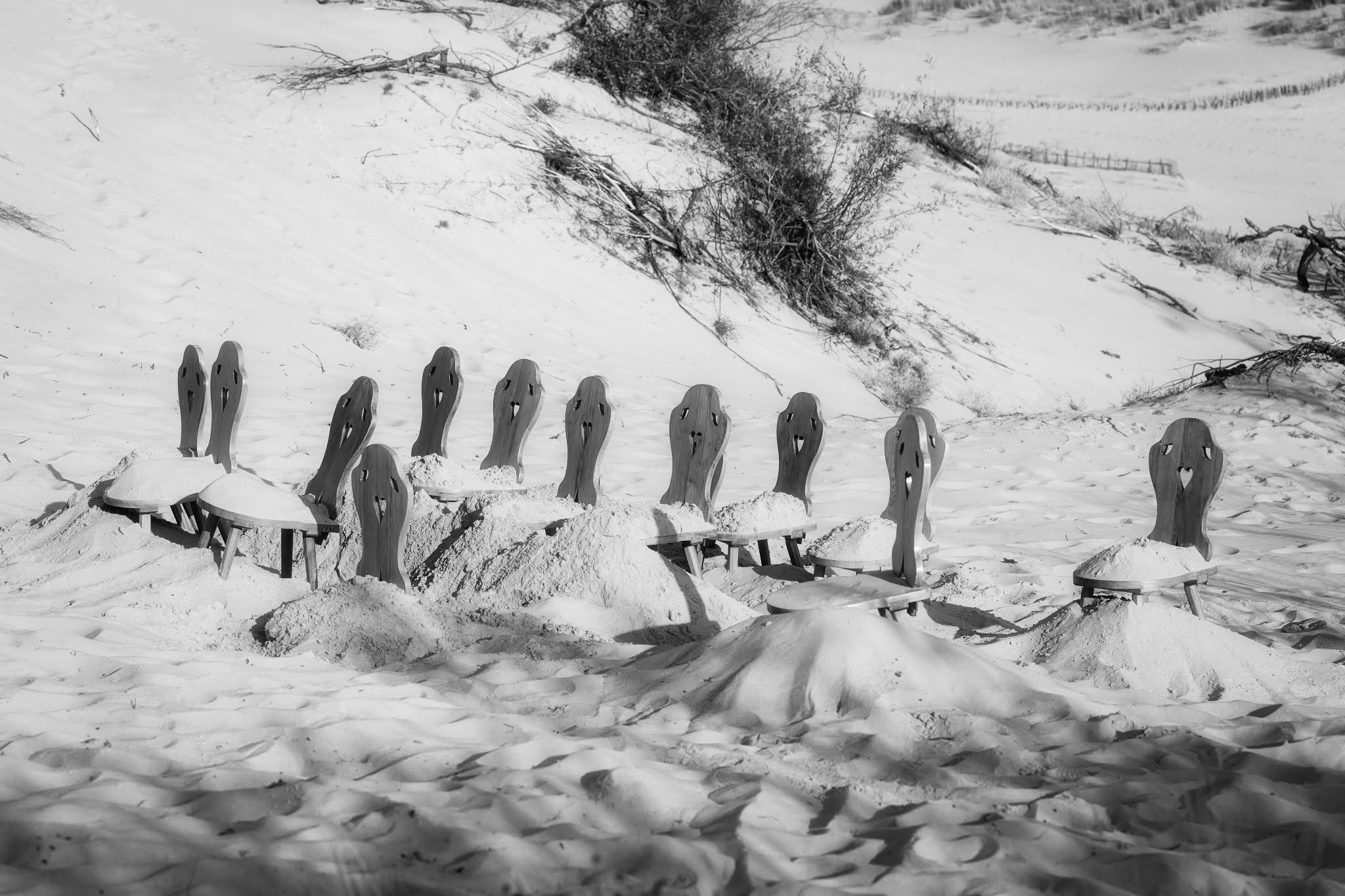 ОДИН СТУЛ, МНОГО СТУЛЬЕВ. Художественная группа «Нежные Бабы»