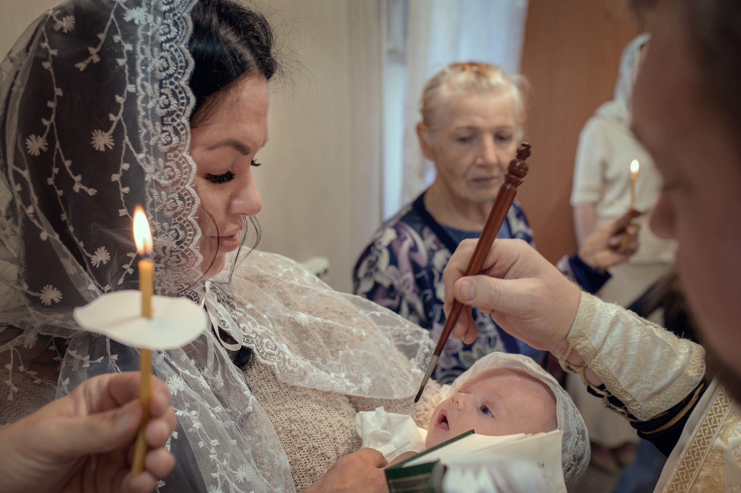 Крещение Аглайи в Покровском кафедральном соборе. Фотографы крещения/венчания  Красноярск Татьяна и Вячеслав Переваловы