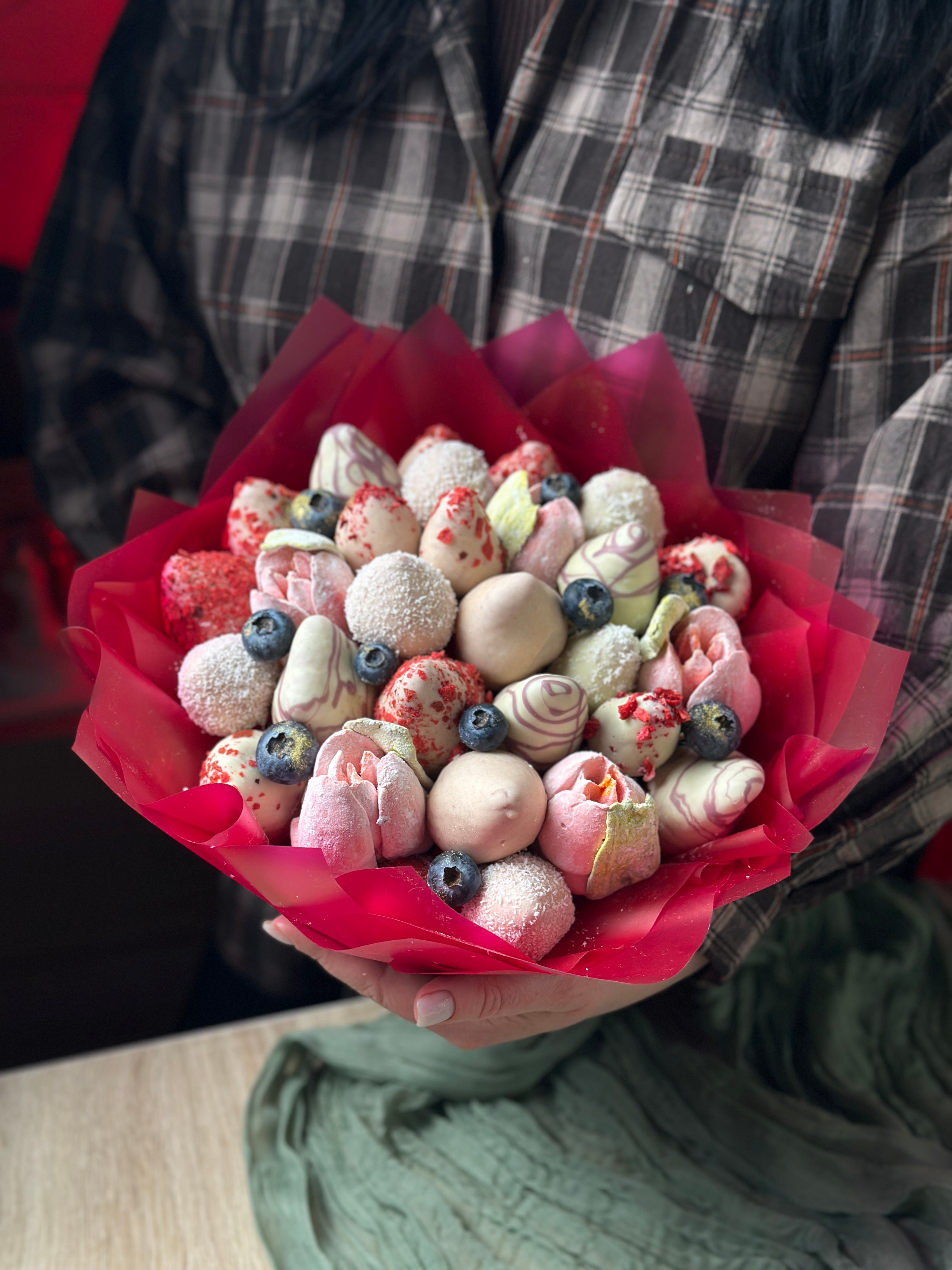 Ягоды в шоколаде. Выездной кейтеринг, съедобные букеты, торты и сладости на заказ