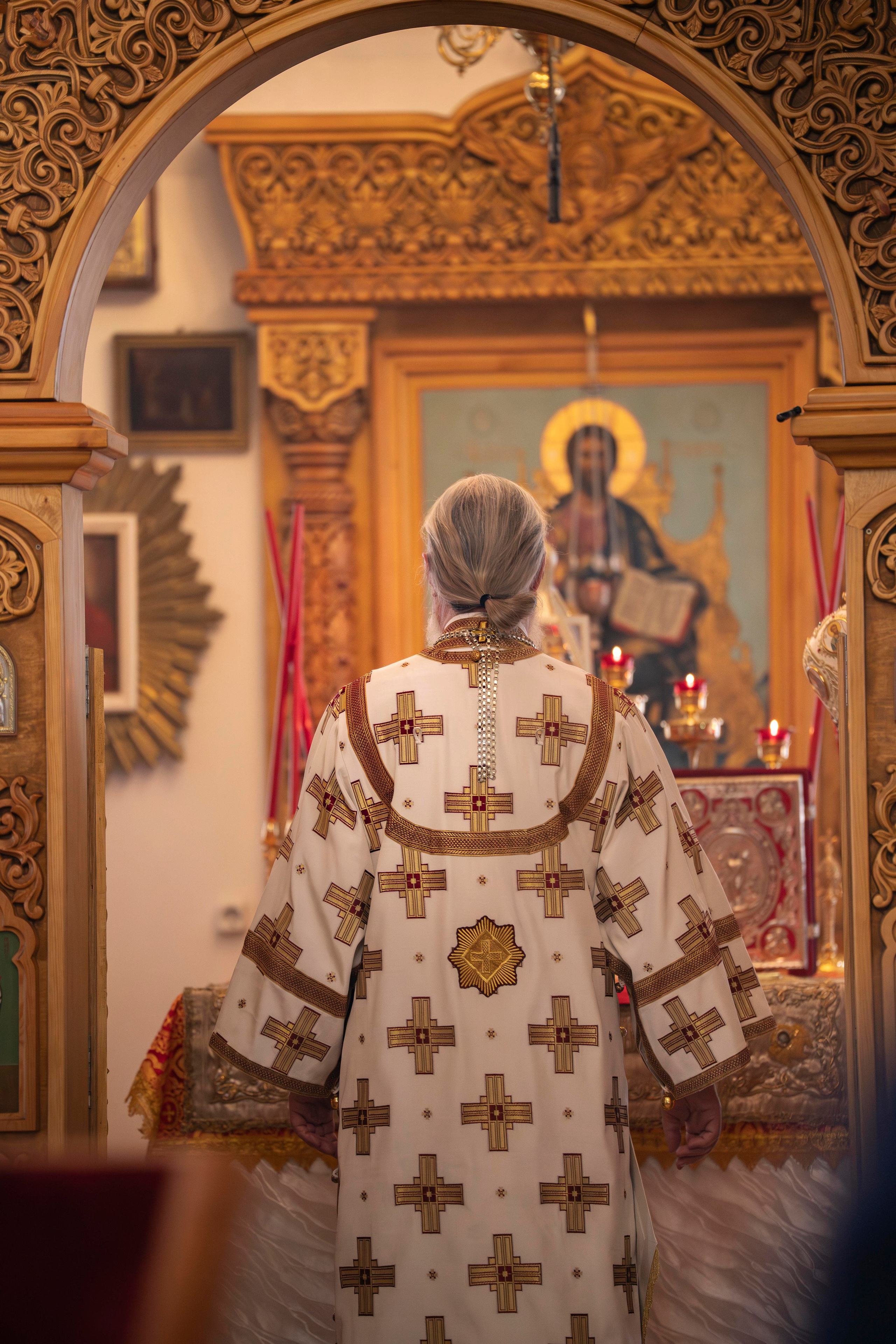 Христианская служба в Церкови Николая Чудотворца п. Листвянка оз. Байкал. Визуальные решения для бизнеса: от деловых портретов до рекламных роликов