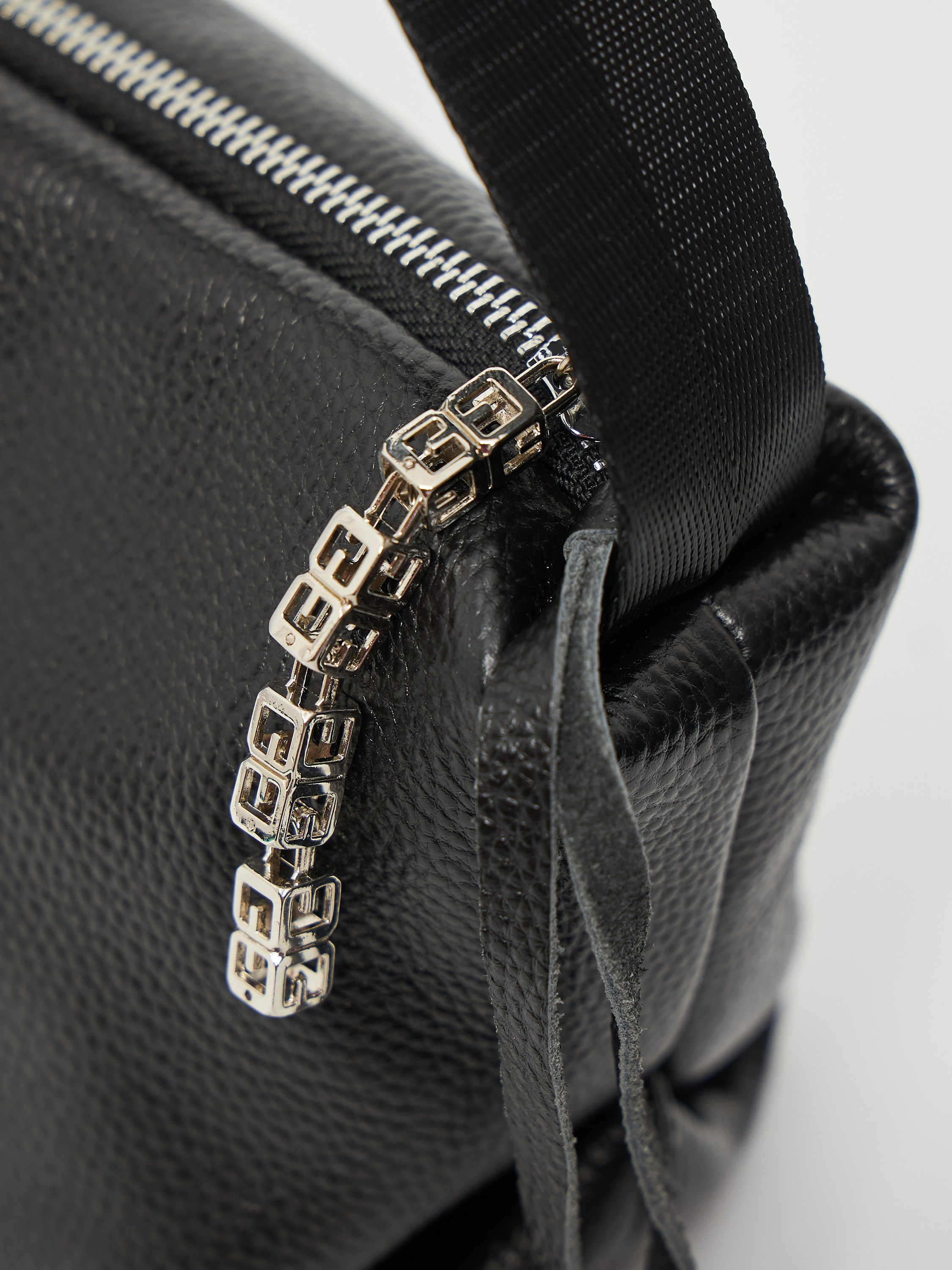 Фотосъемка сумок для маркетплейсов. Алексей Темнов — фотограф в Пятигорске