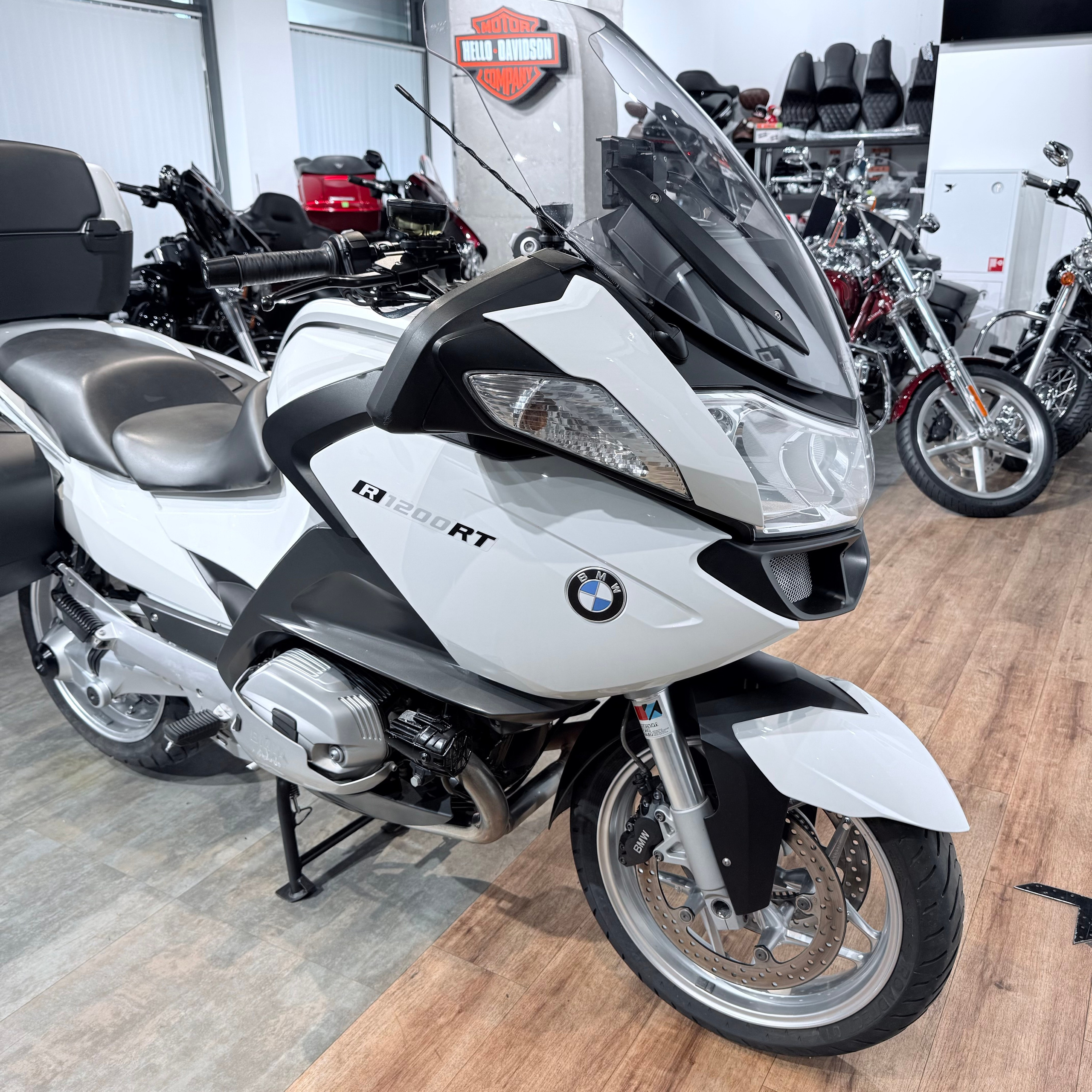 2011 ВМW R1200RТ Alpine White. Hello Davidson, Москва. Только хорошие мотоциклы…