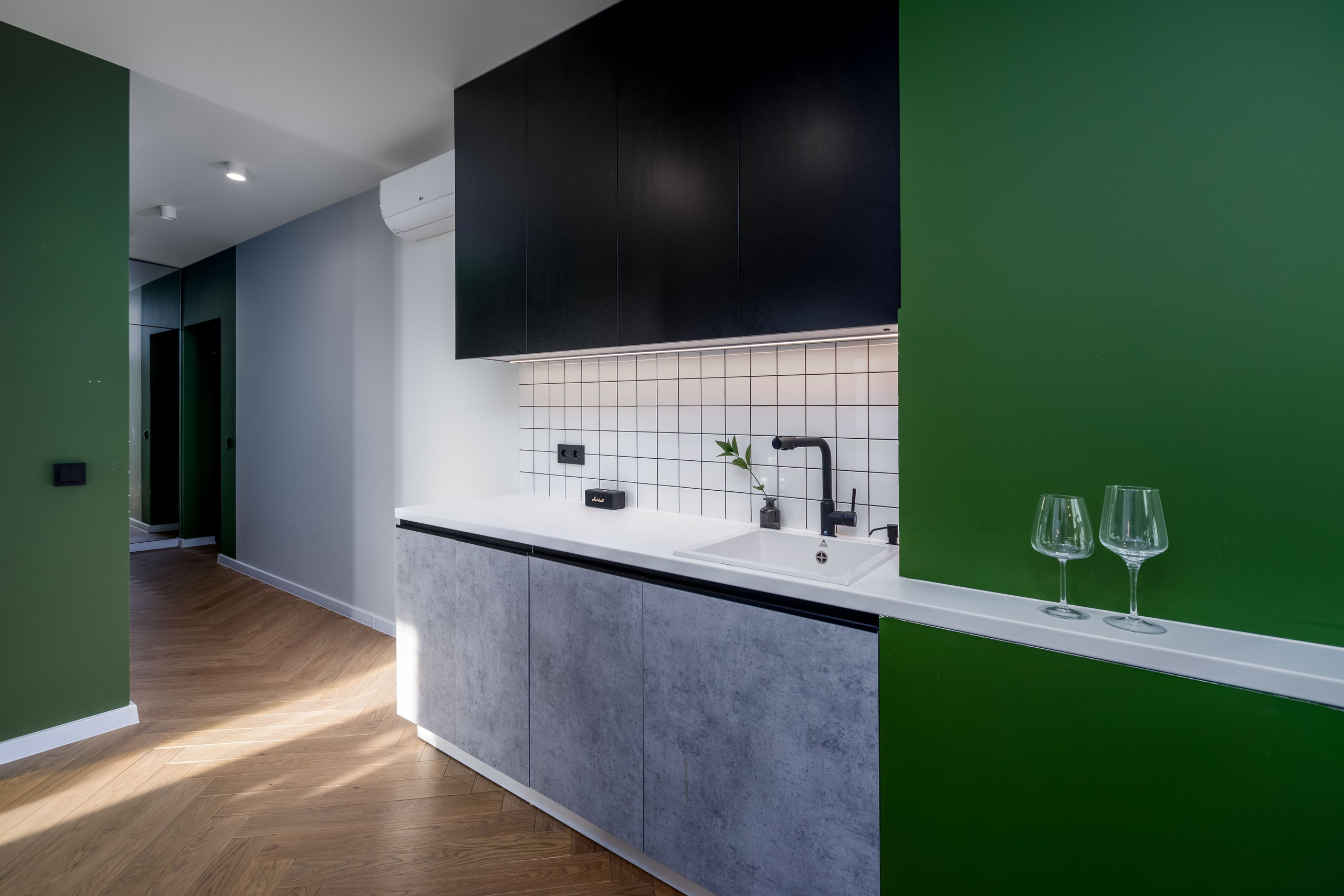 Фотограф Sakavita Media - интерьер кухни в двухкомнатной квартире в ЖК Минск Мир