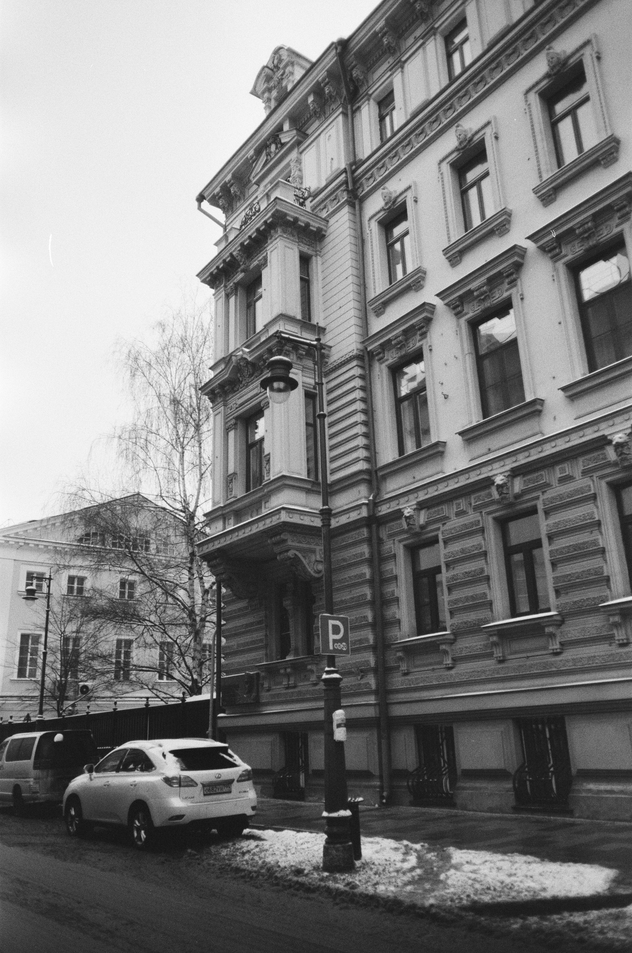 Воздвиженка / Voigtlander Bessa-T — Ultron 28 mm f2 / Fomapan 400 BW