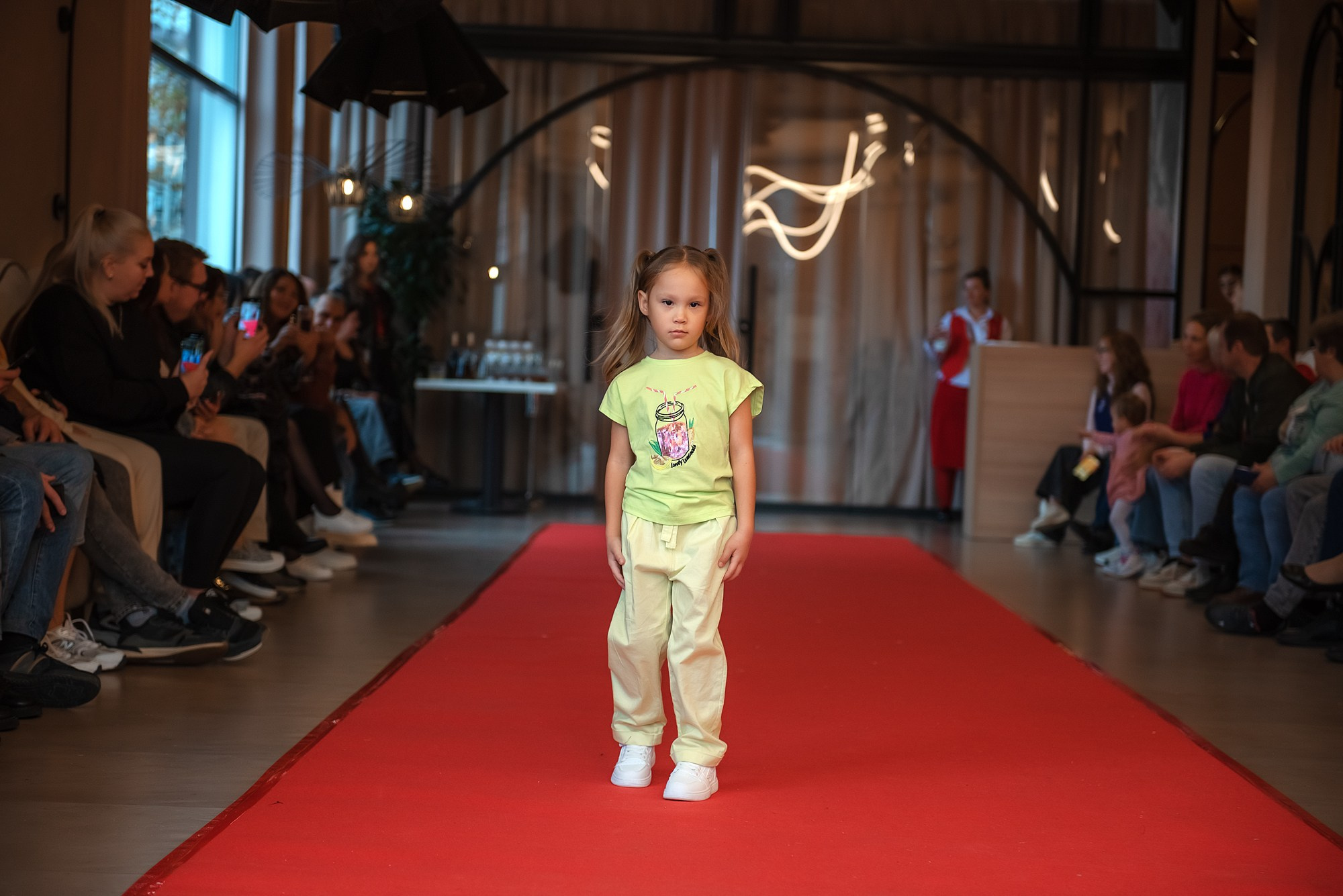 HAPPYkids дефиле в день мамы. Семейный и коммерческий фотограф в Сочи Александр Бодунов