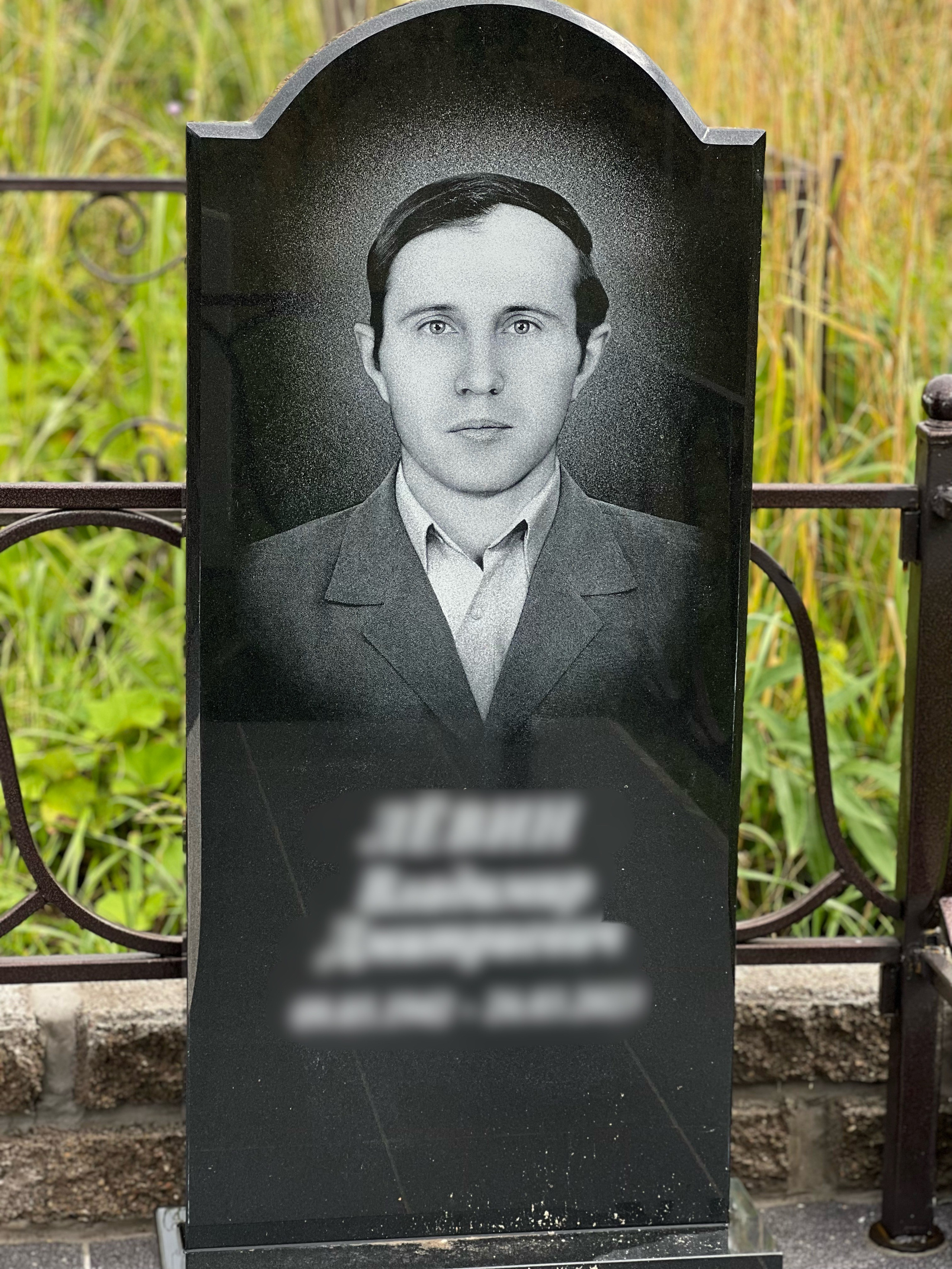 Гравировка от наших художников. ГРАНИТ26 Ритуальные услуги Железногорск. Благоустройство могил, продажа памятников